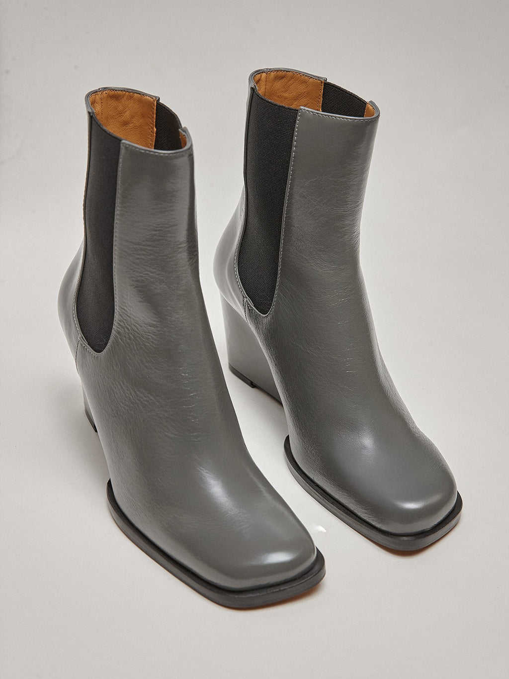 Botín de mujer en piel con tacón alto. Misaki