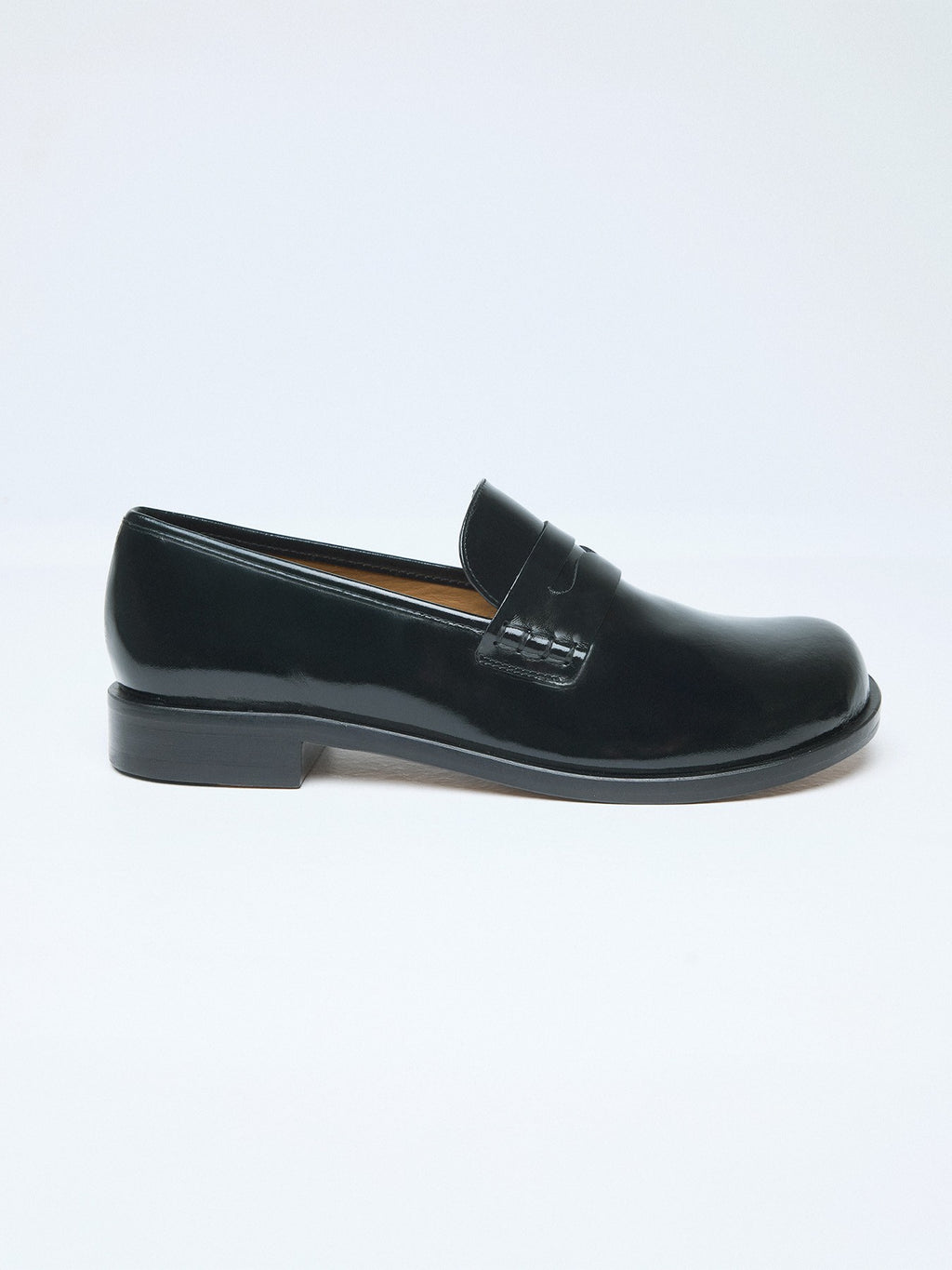Scarpa da donna in pelle con tacco basso. Morgan