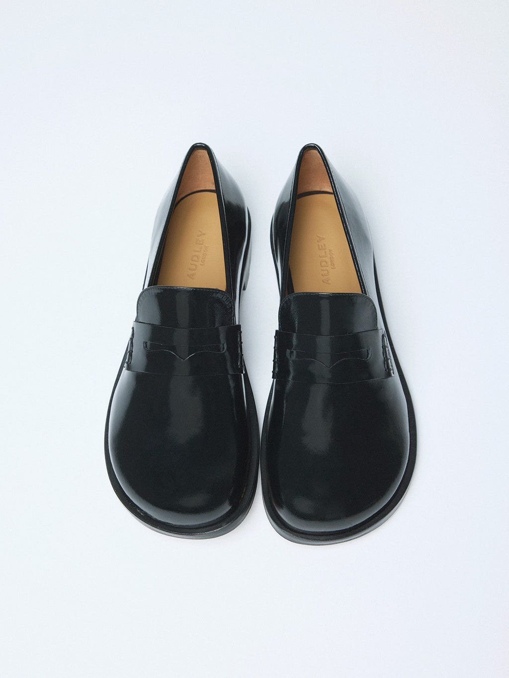 Scarpa da donna in pelle con tacco basso. Morgan