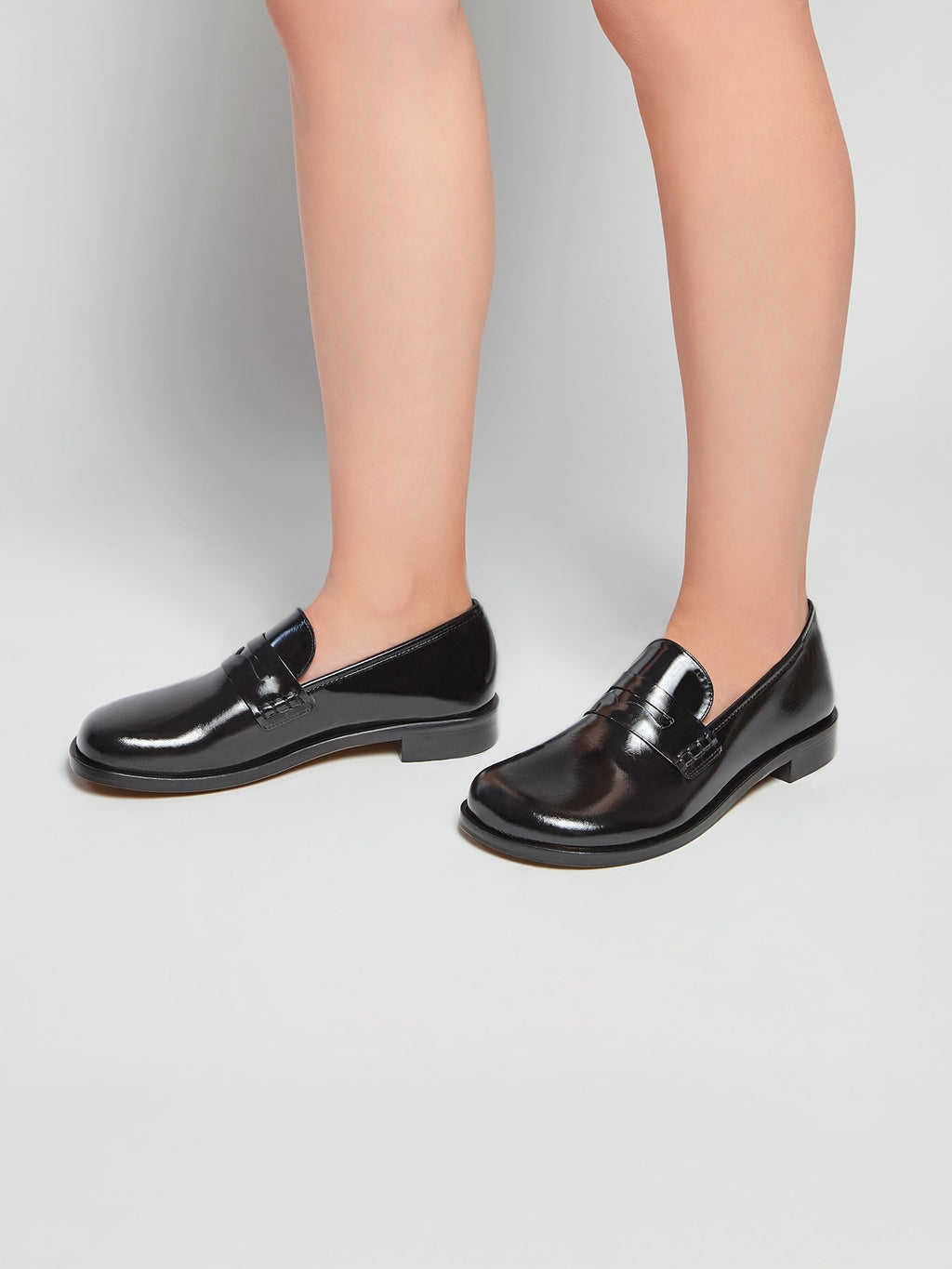 Scarpa da donna in pelle con tacco basso. Morgan