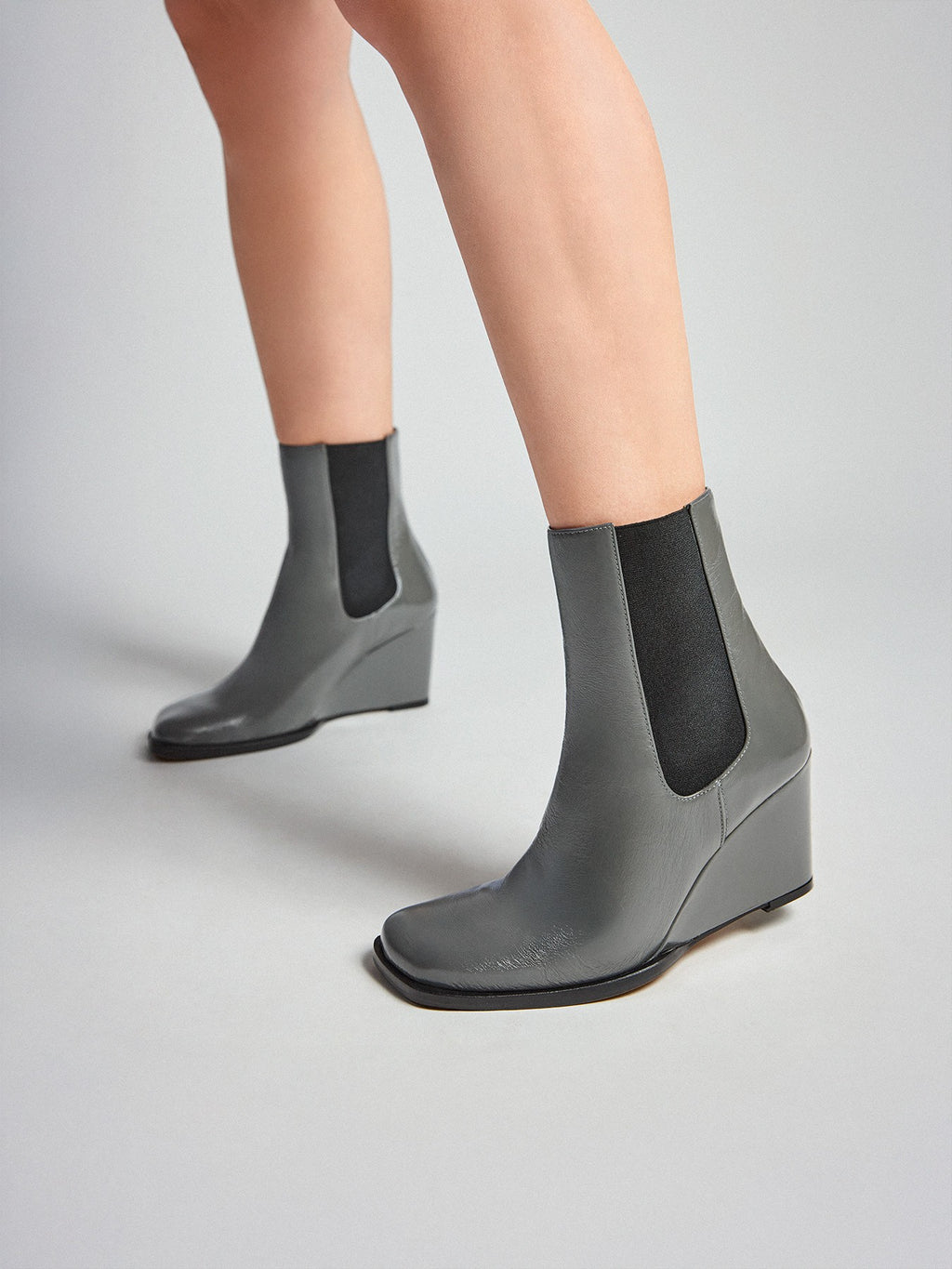 Botín de mujer en piel con tacón alto. Misaki