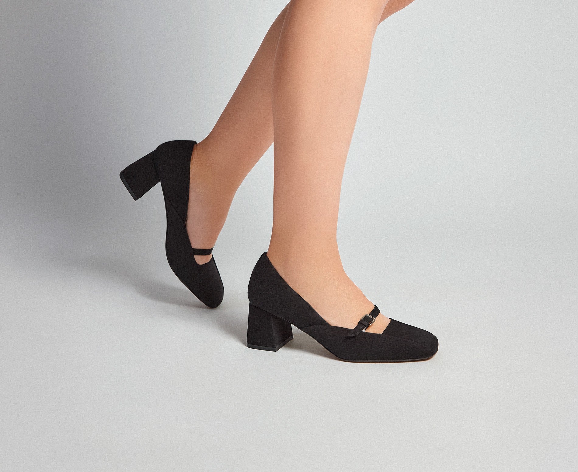 Zapato de mujer en piel con tacón medio. Klaus