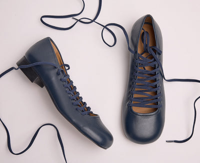 Zapato de mujer en piel con tacón bajo. Lisandra