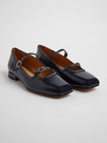 Women's leather shoe with a low heel. Miyi