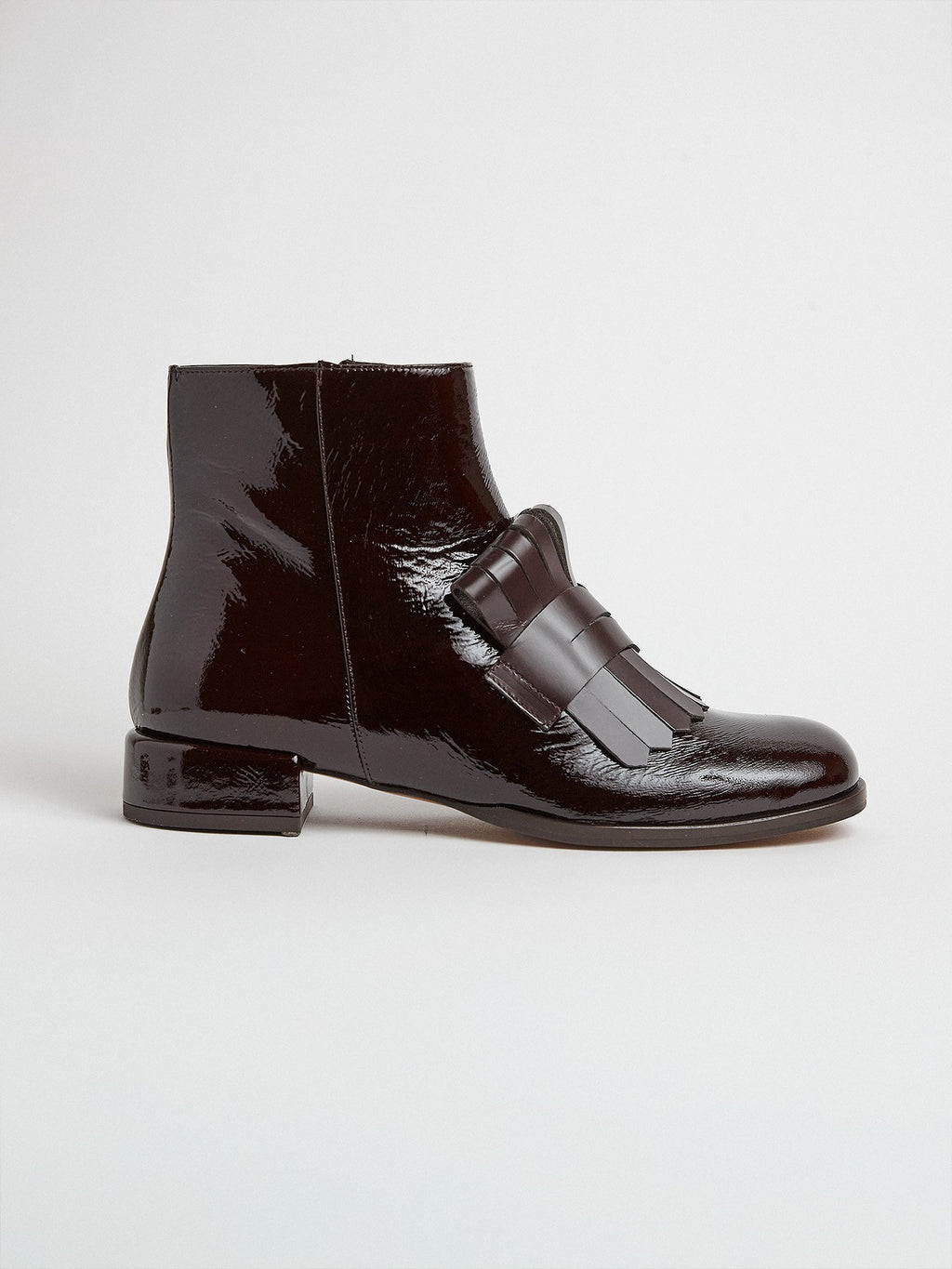 Botín de mujer en piel con tacón bajo. Miranda