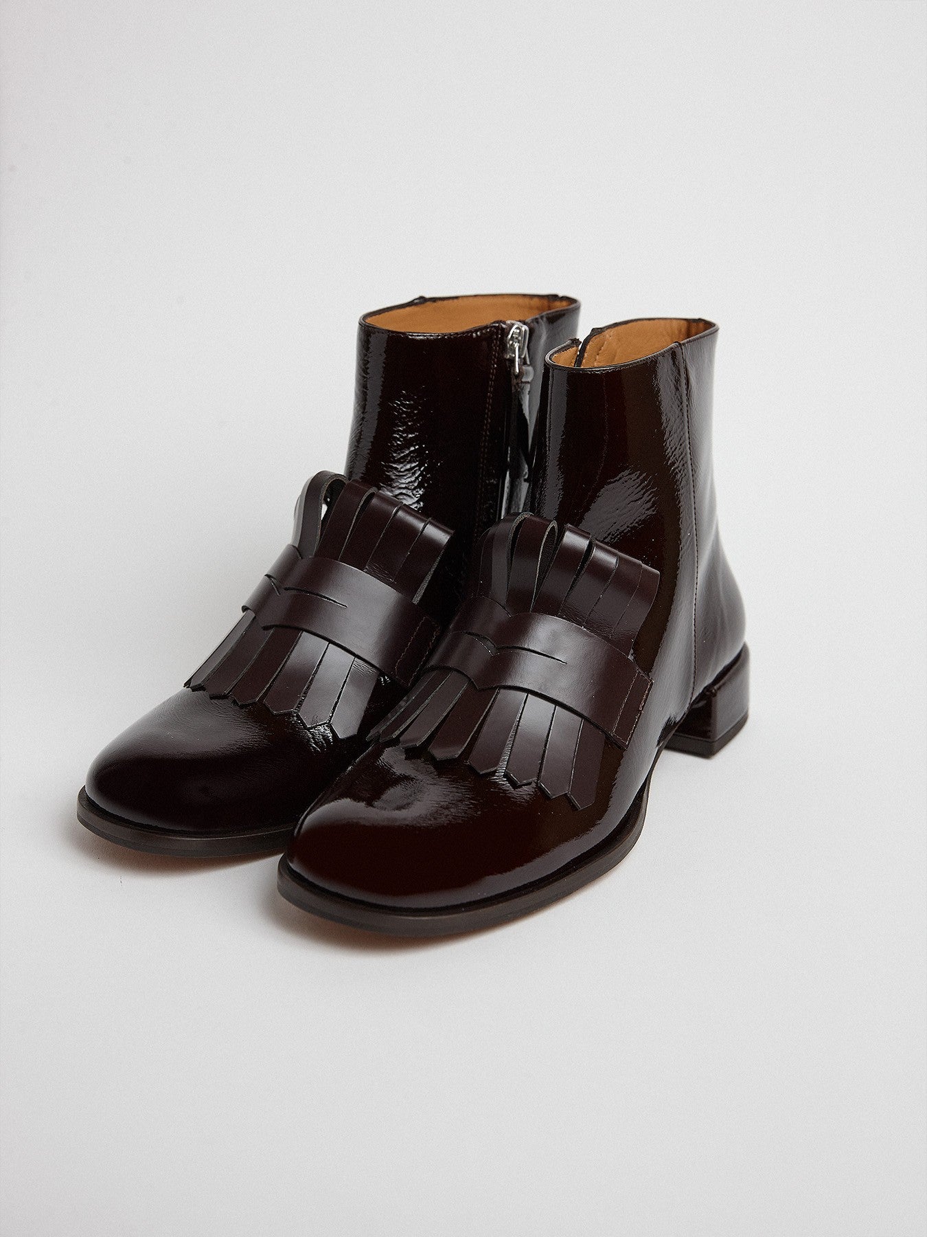 Botín de mujer en piel con tacón bajo. Miranda