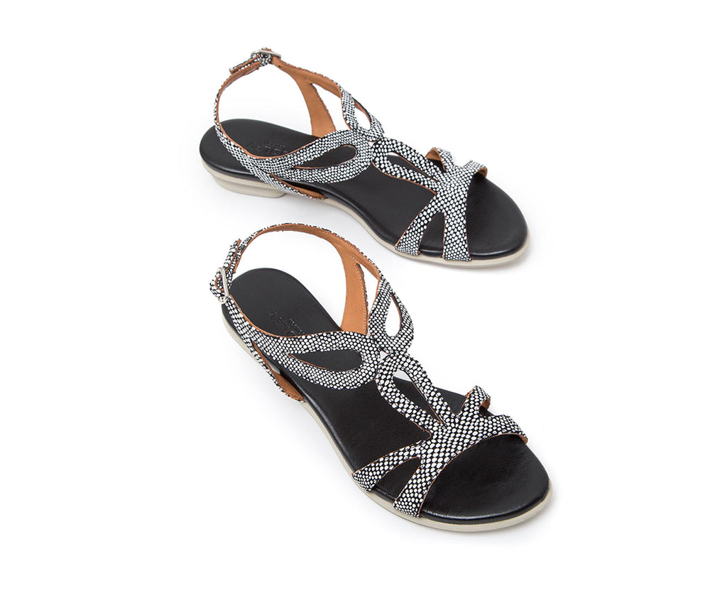 Women's flat leather sandal. Donata