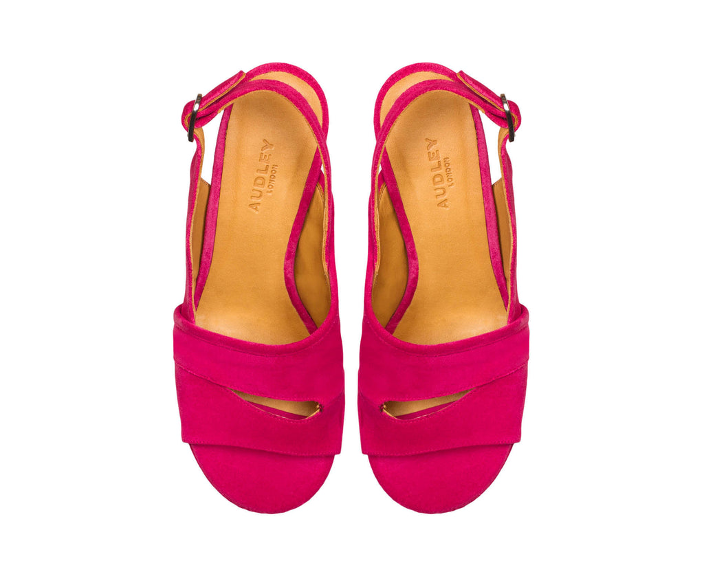 Scarpa da donna in pelle con tacco alto. Bimba