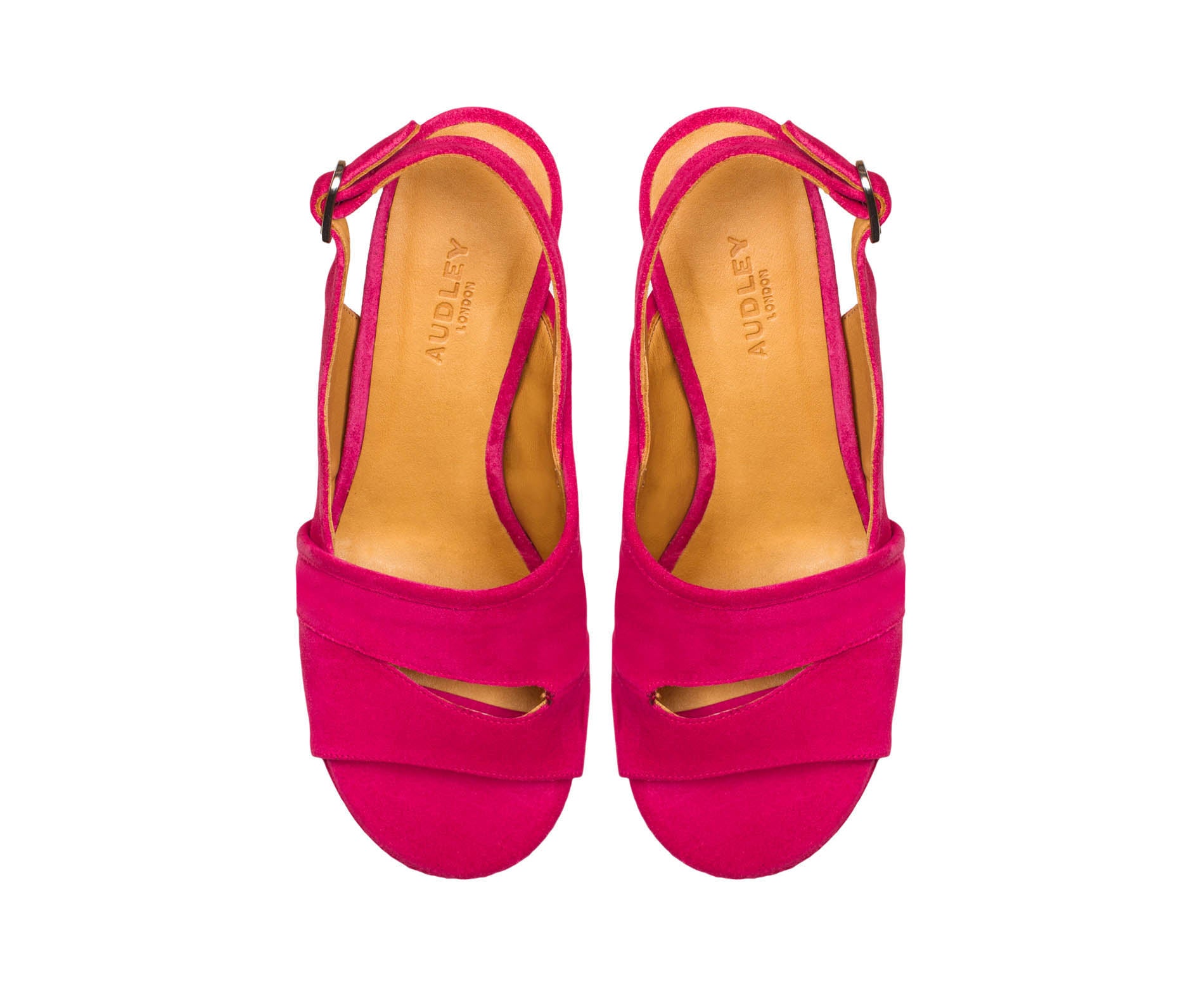 Scarpa da donna in pelle con tacco alto. Bimba