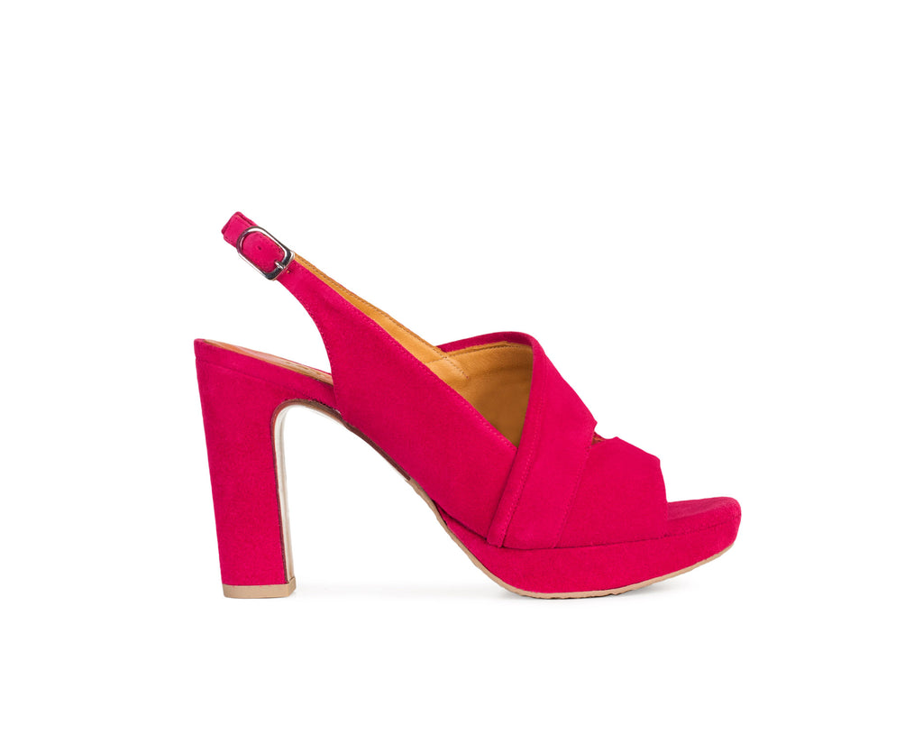 Scarpa da donna in pelle con tacco alto. Bimba
