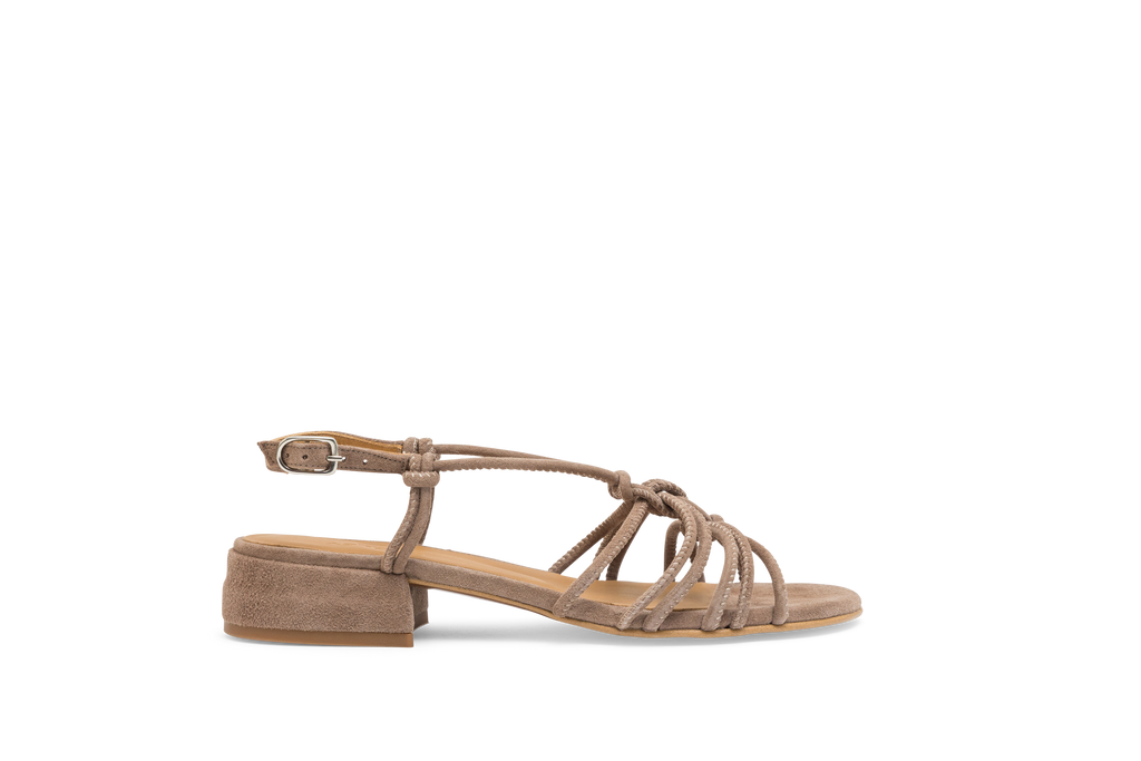 Sandalo da donna in pelle con tacco basso. Janisa