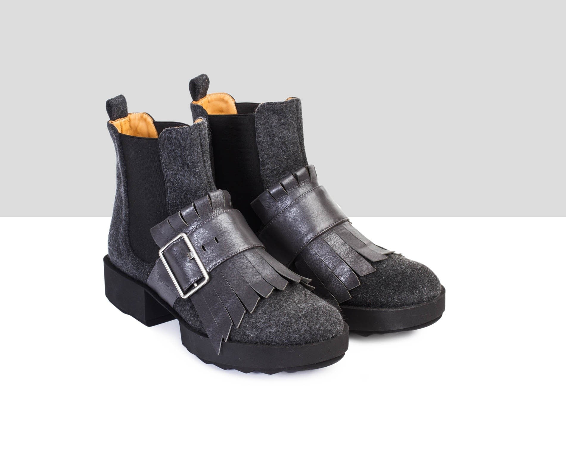 Botín bajo de mujer en piel con plataforma. Reese