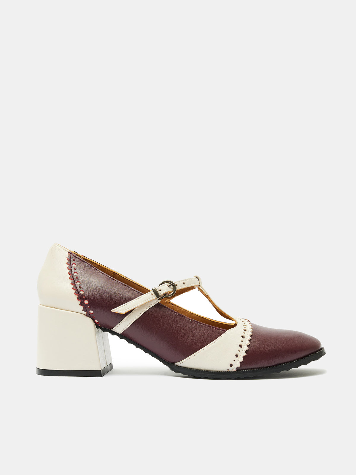 Zapato de mujer en piel con tacón medio. Ortensia