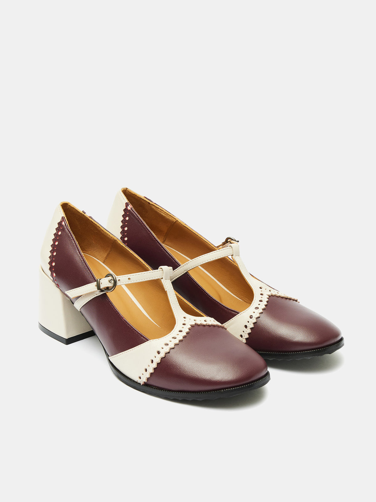 Zapato de mujer en piel con tacón medio. Ortensia