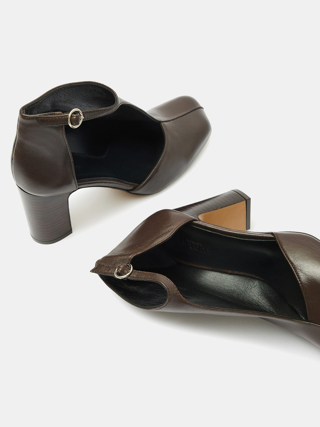 Zapato de mujer en piel con tacón alto. Ophira