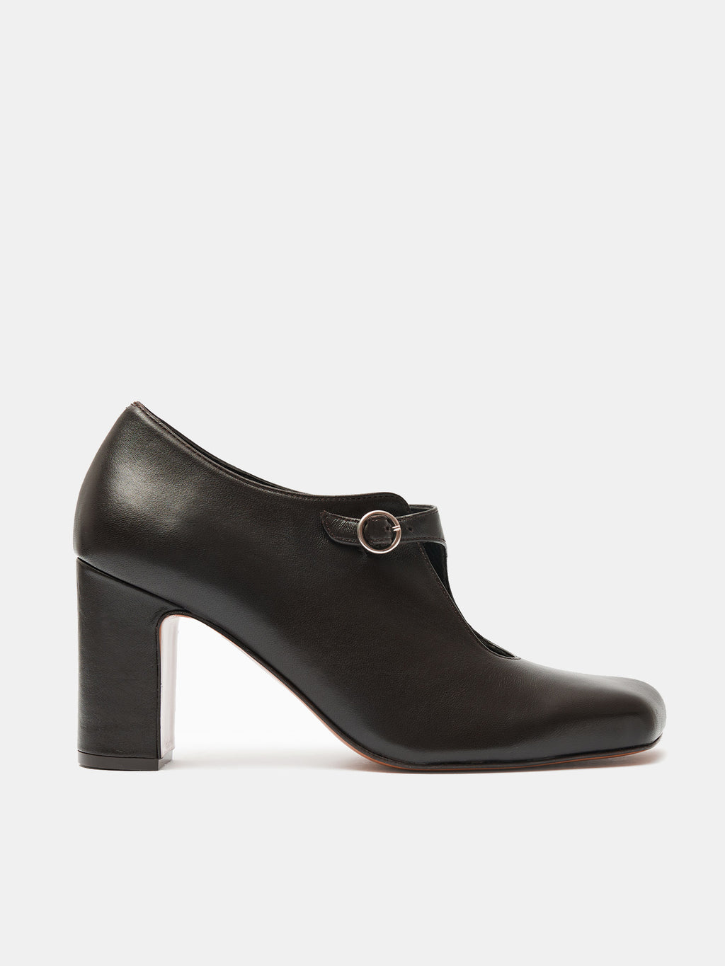 Zapato de mujer en piel con tacón alto. Onora