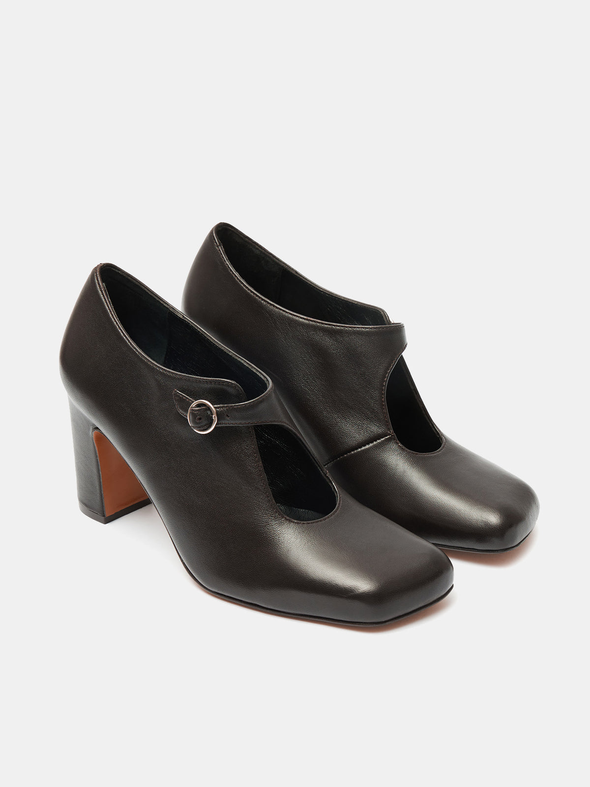Zapato de mujer en piel con tacón alto. Onora