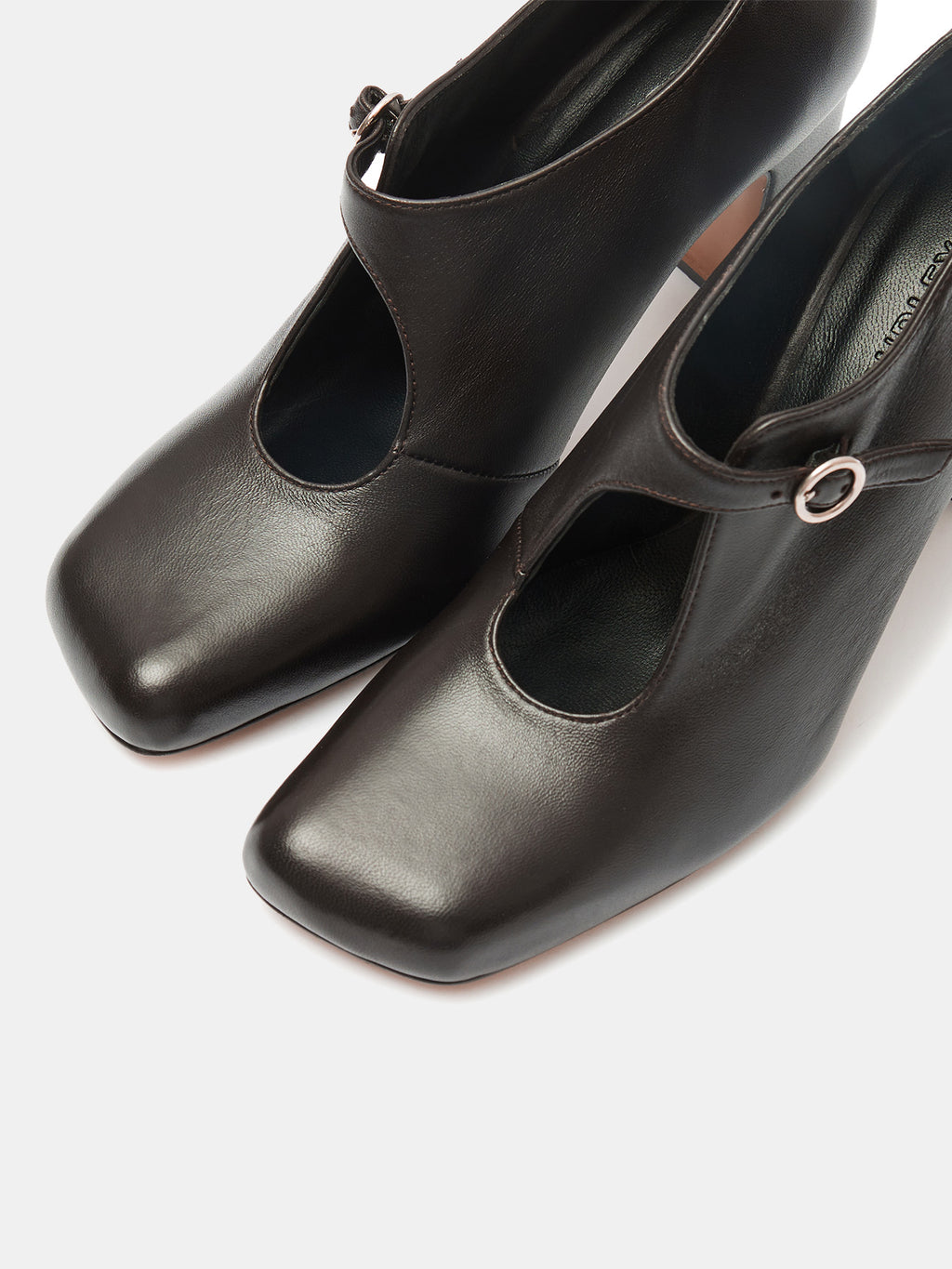 Zapato de mujer en piel con tacón alto. Onora