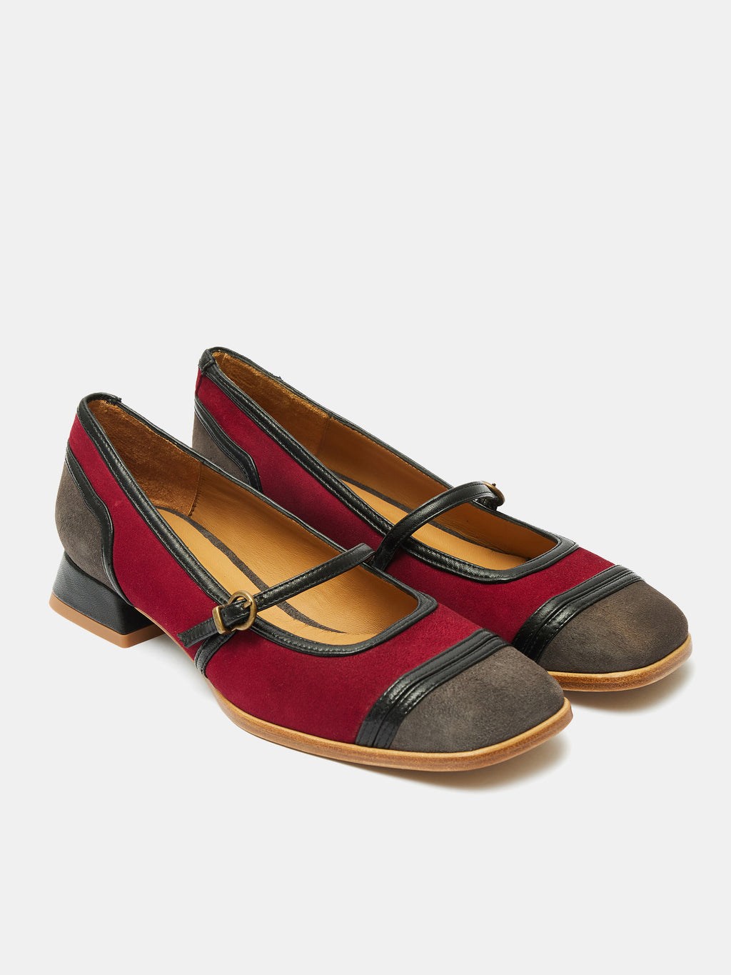 Zapato de mujer en piel con tacón bajo. Orlanda