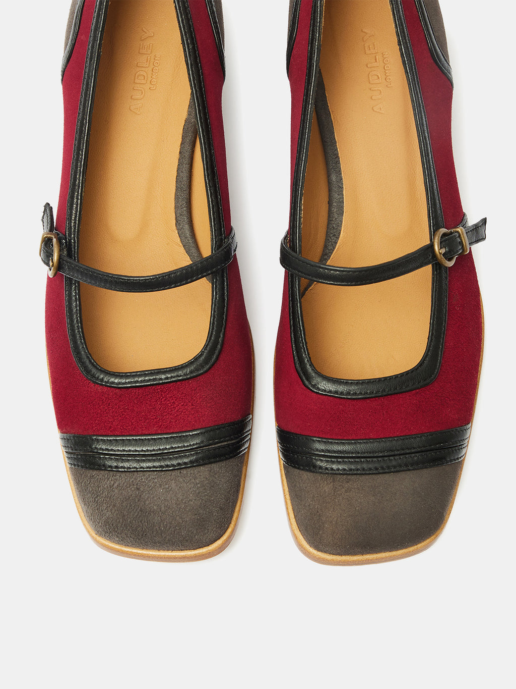 Zapato de mujer en piel con tacón bajo. Orlanda