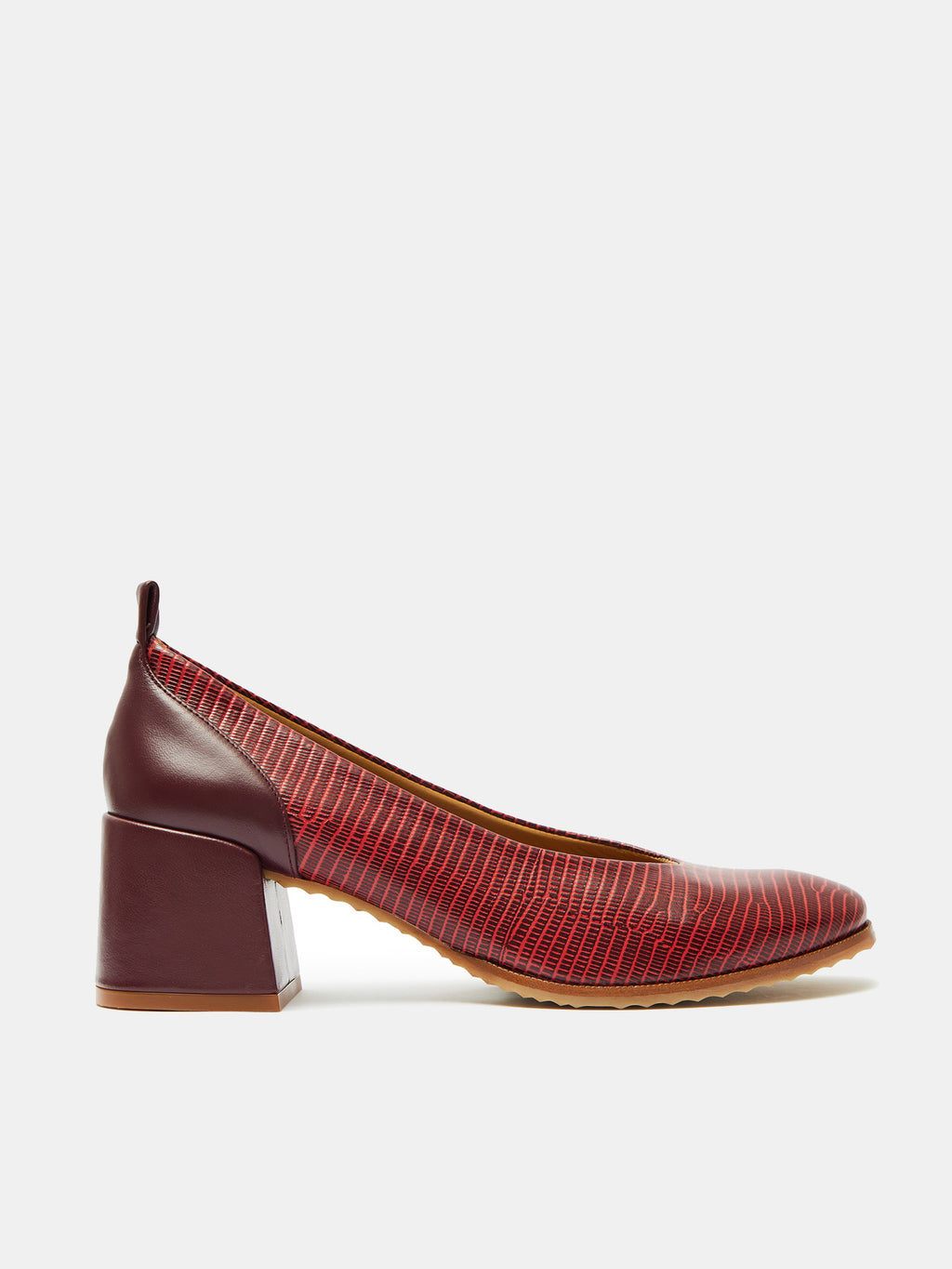 Zapato de mujer en piel con tacón medio. Orlinda