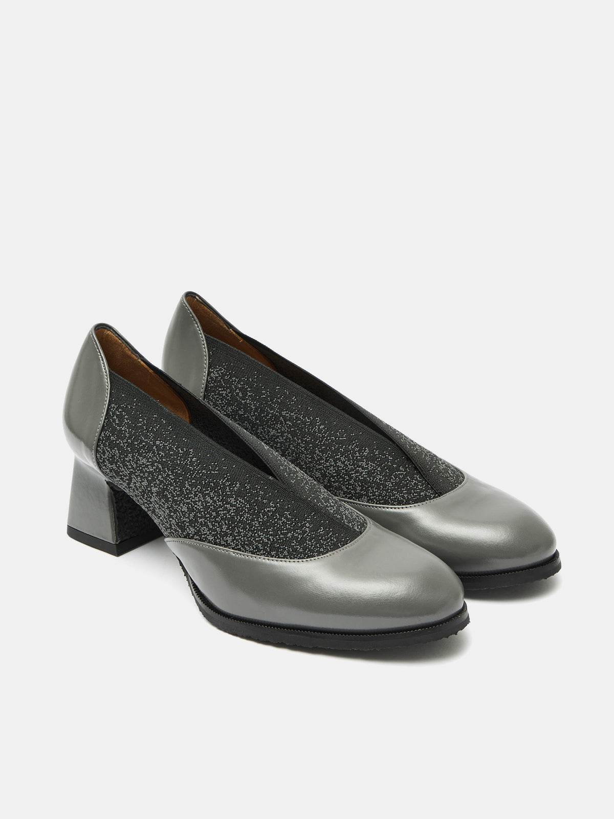Scarpa da donna in pelle con tacco basso. Mavi