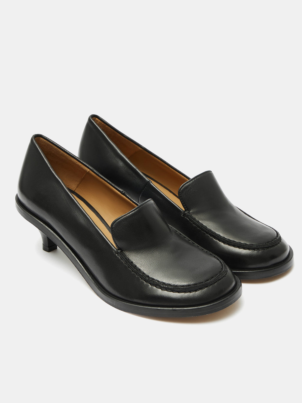 Zapato de mujer en piel con tacón bajo. Opal