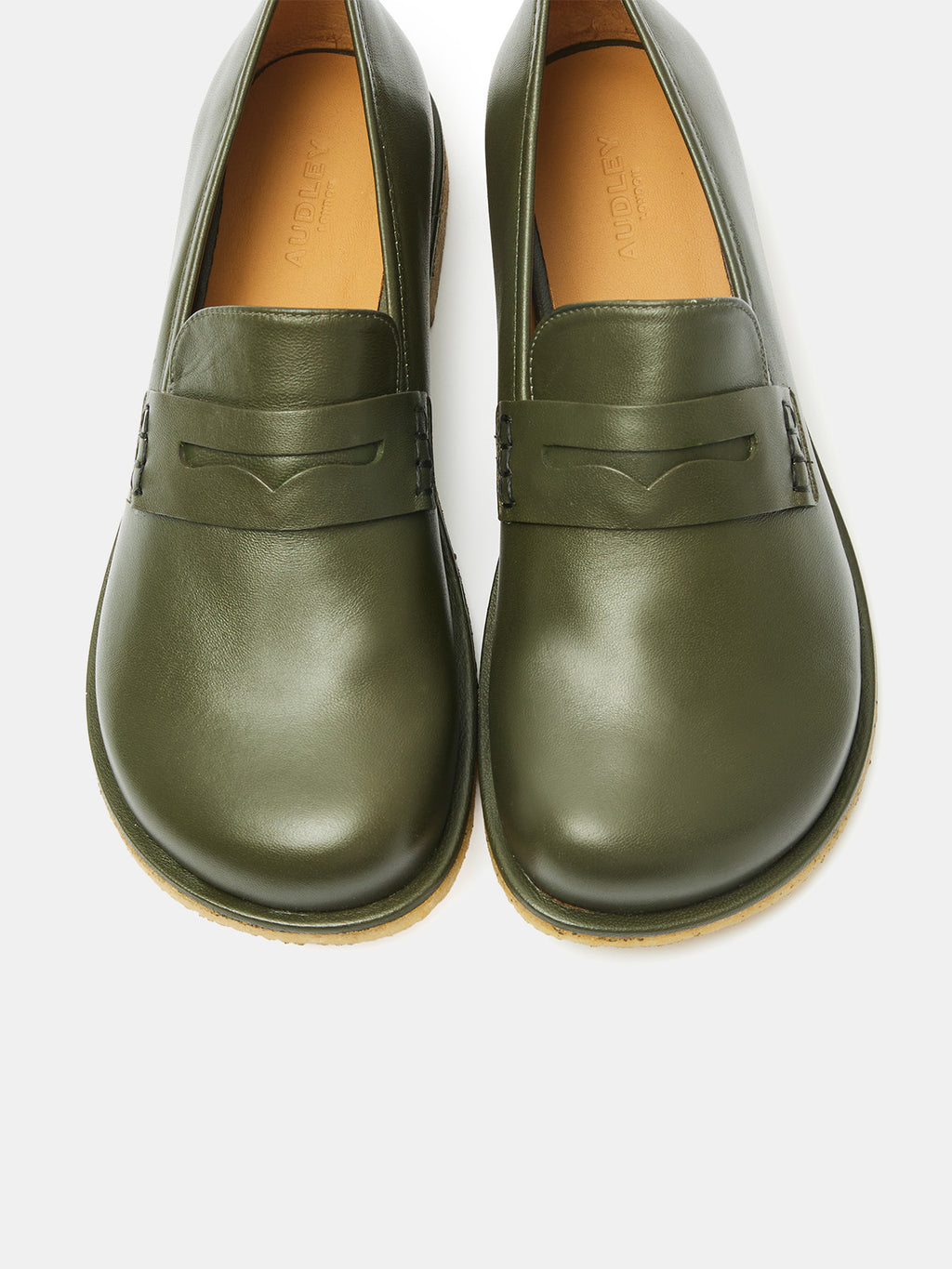 Scarpa da donna in pelle con tacco basso. Mavi