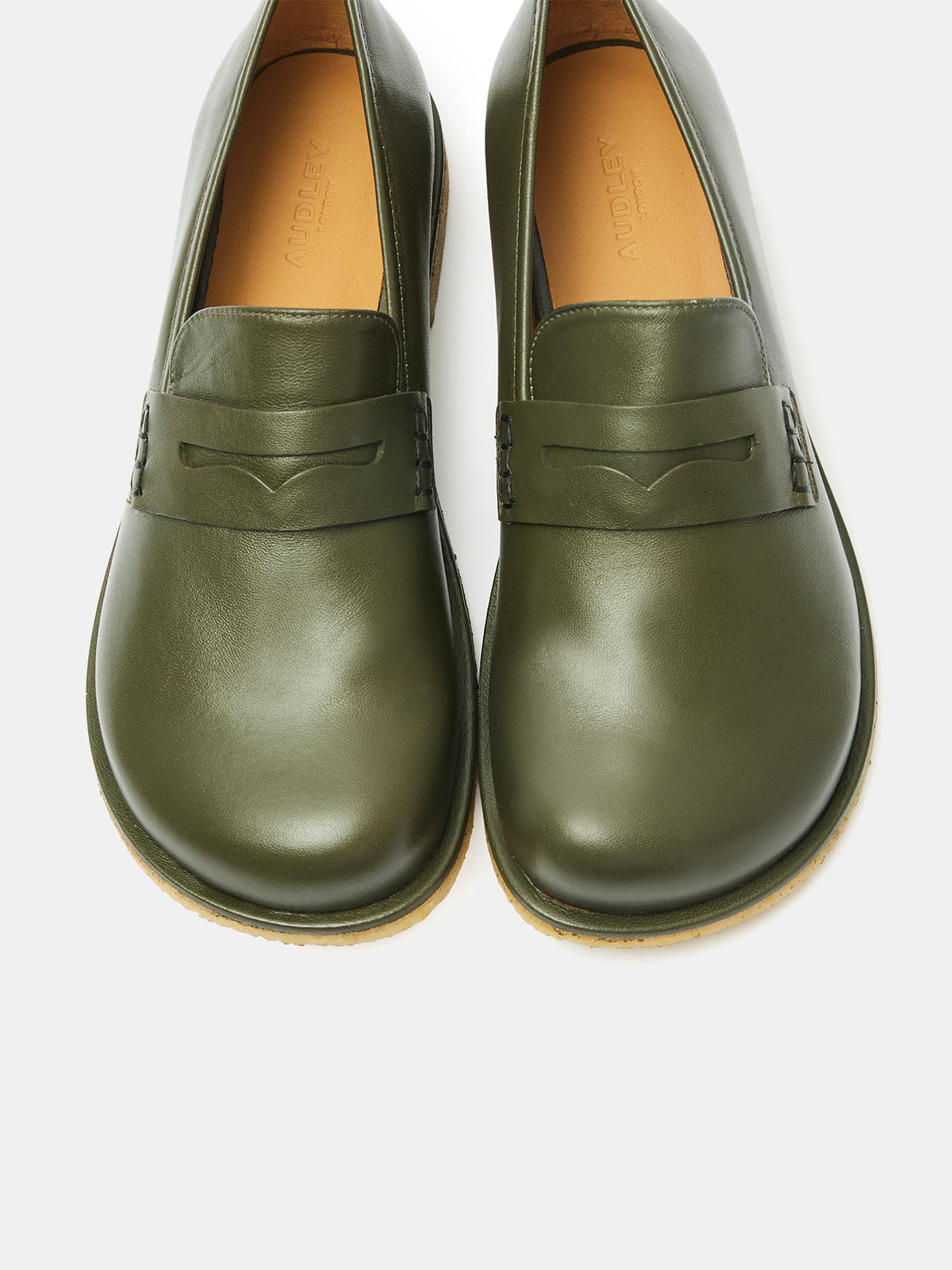 Scarpa da donna in pelle con tacco basso. Mavi