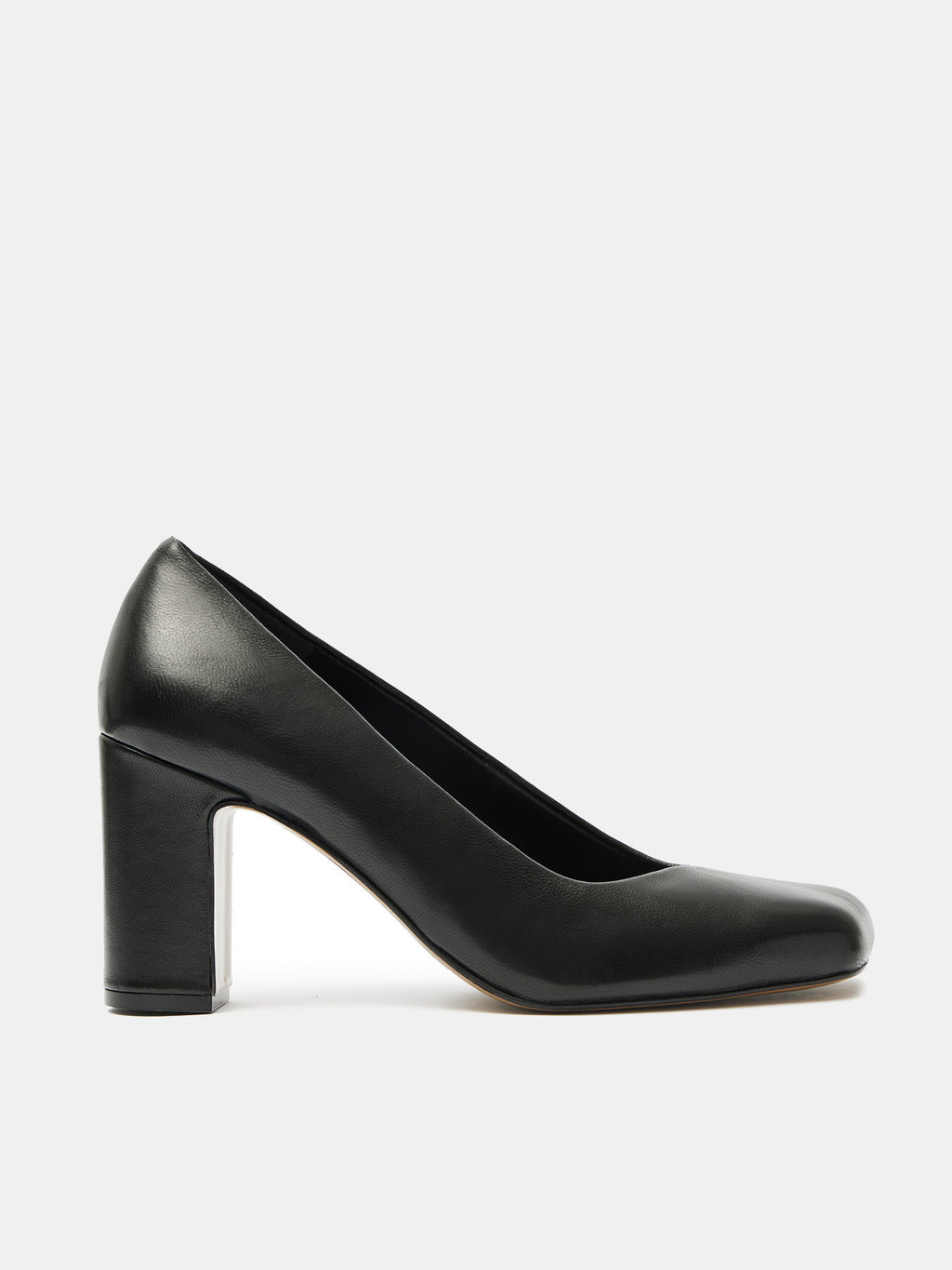 Zapato de mujer en piel con tacón alto. Onelia
