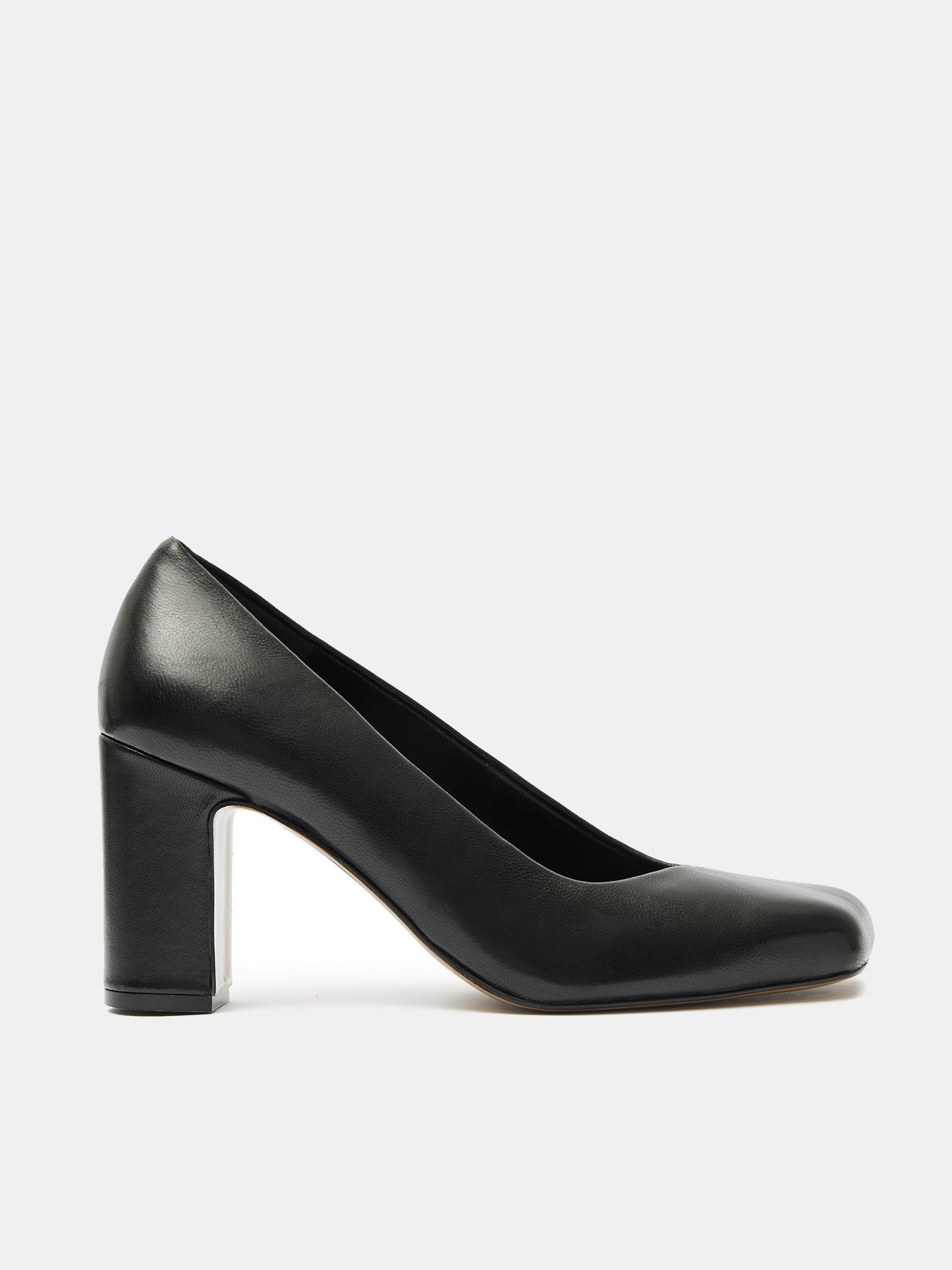 Zapato de mujer en piel con tacón alto. Onelia