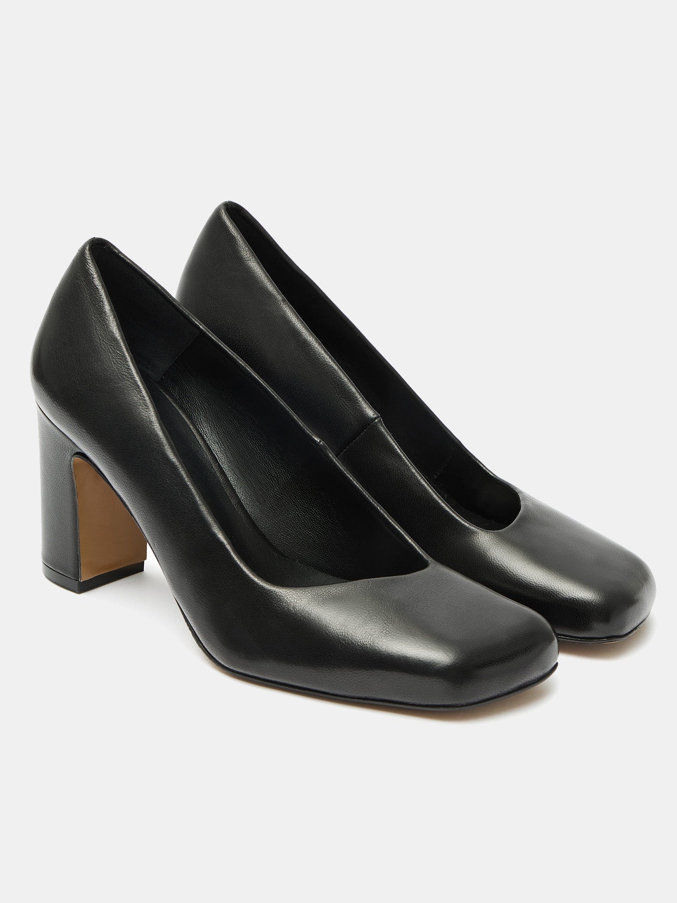 Zapato de mujer en piel con tacón alto. Onelia