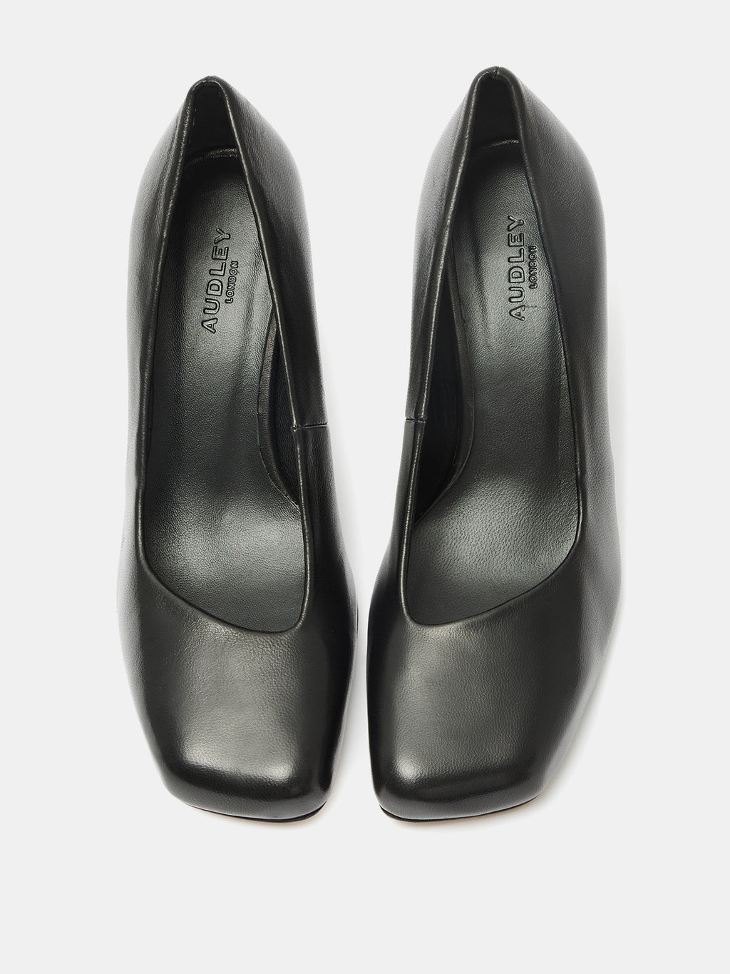 Zapato de mujer en piel con tacón alto. Onelia