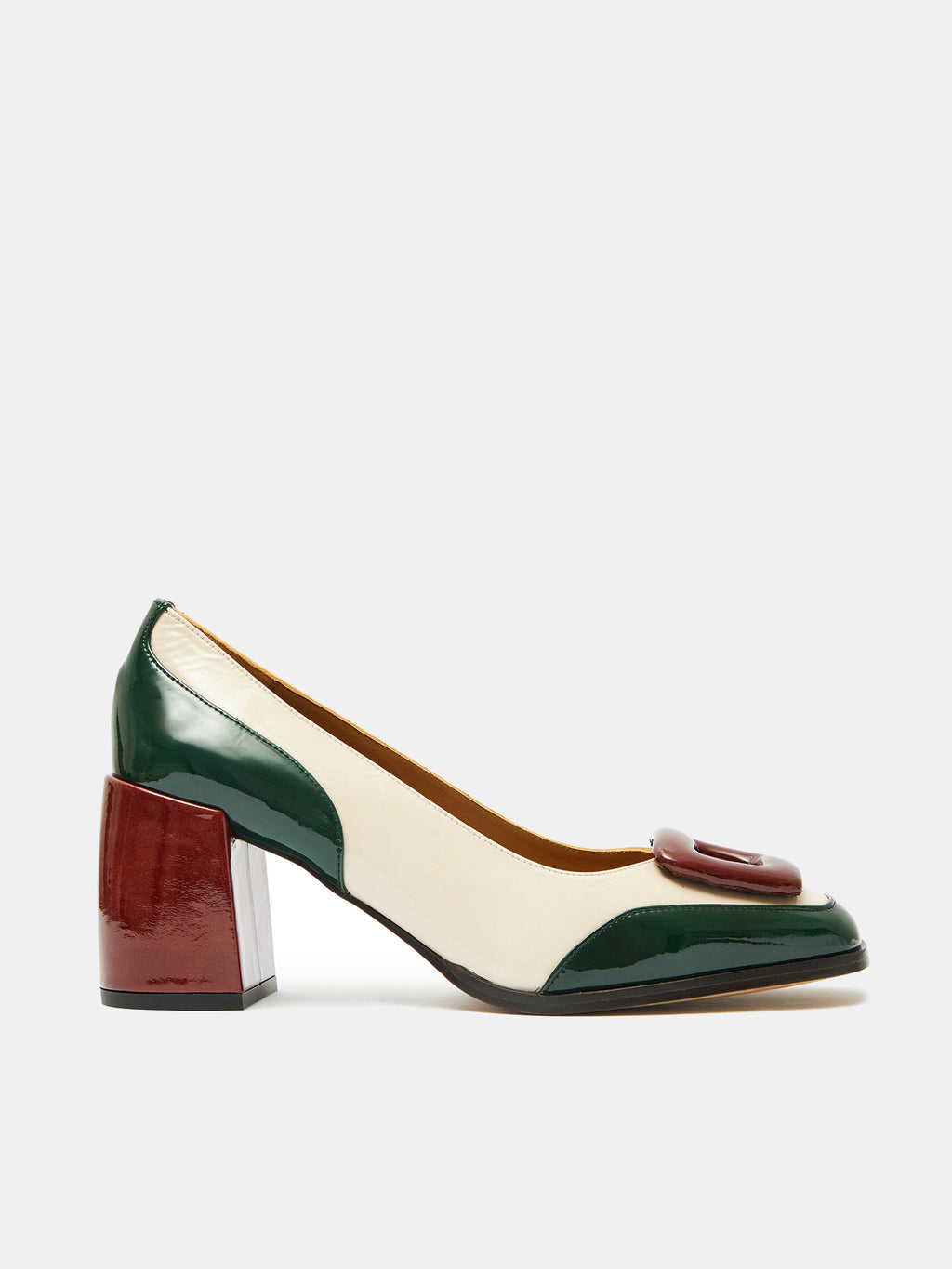 Zapato de mujer en piel con tacón alto. Oriola
