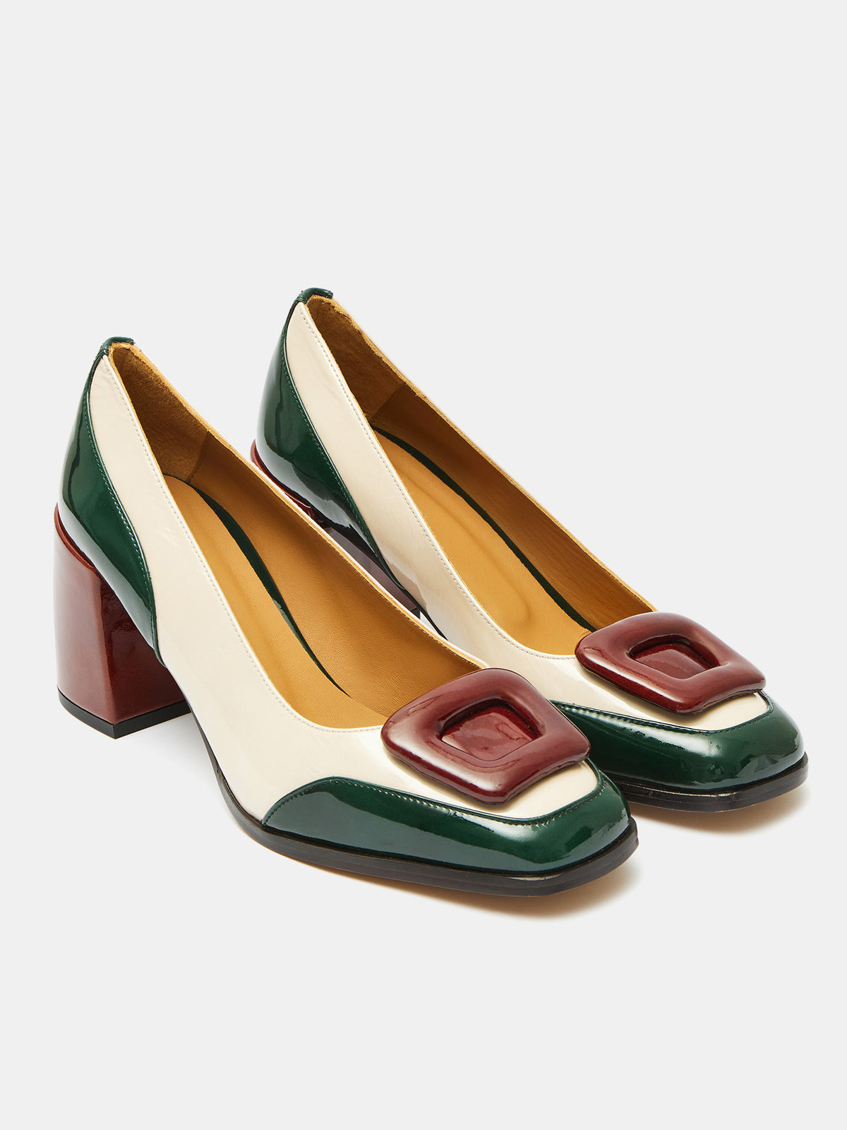 Zapato de mujer en piel con tacón alto. Oriola