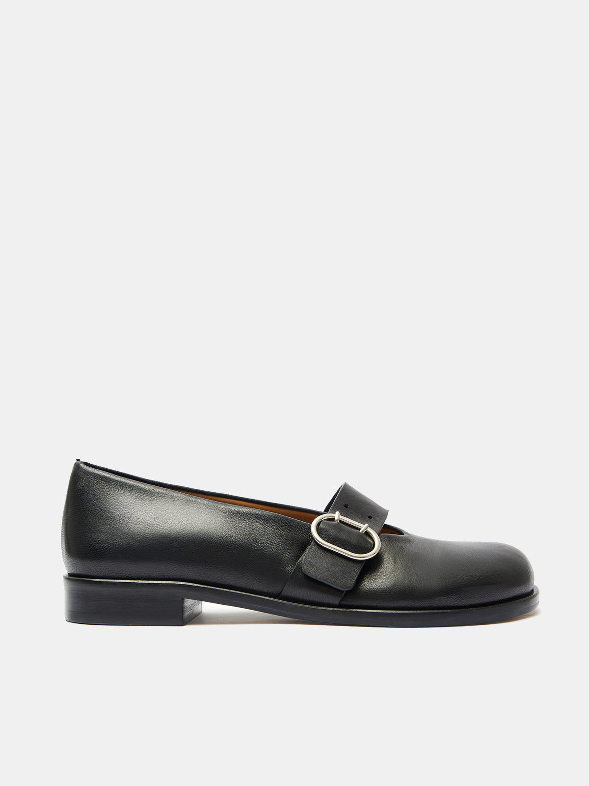 Scarpa da donna in pelle con tacco basso. Mavi