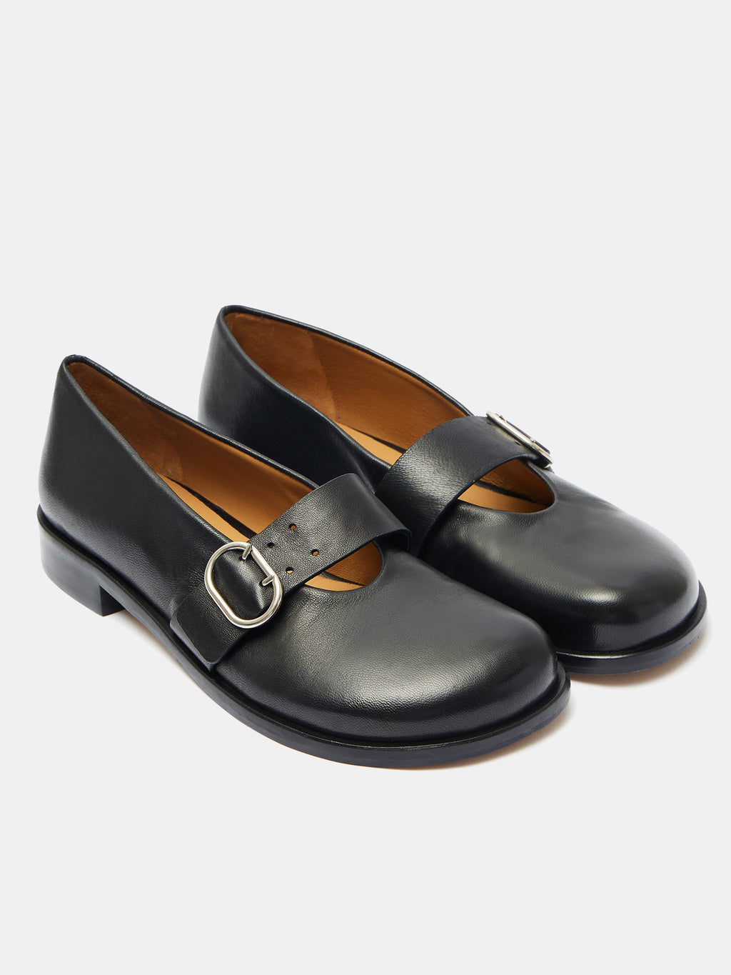 Scarpa da donna in pelle con tacco basso. Mavi