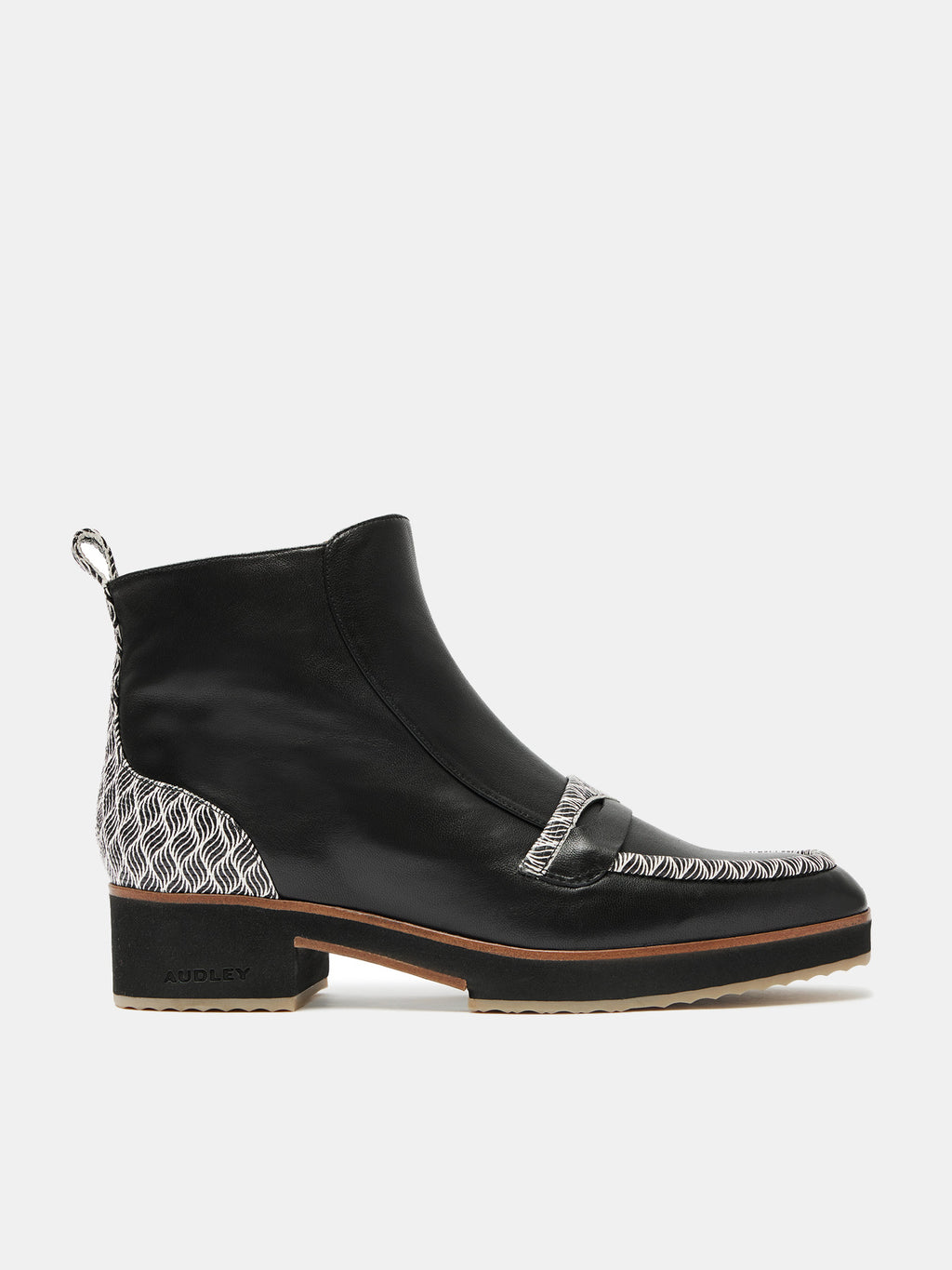 Stivaletti da donna in pelle con tacco medio. Miho