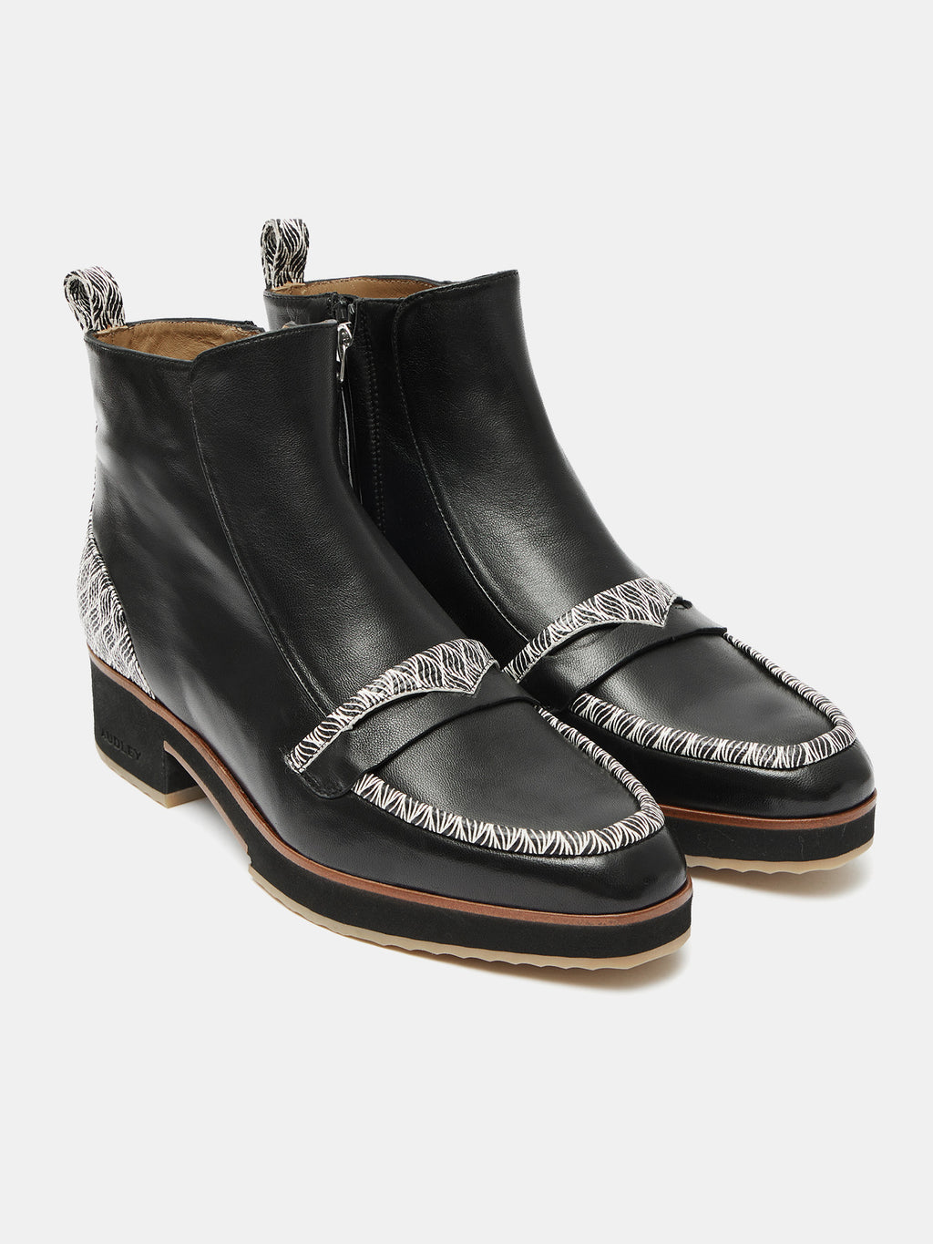 Stivaletti da donna in pelle con tacco medio. Miho