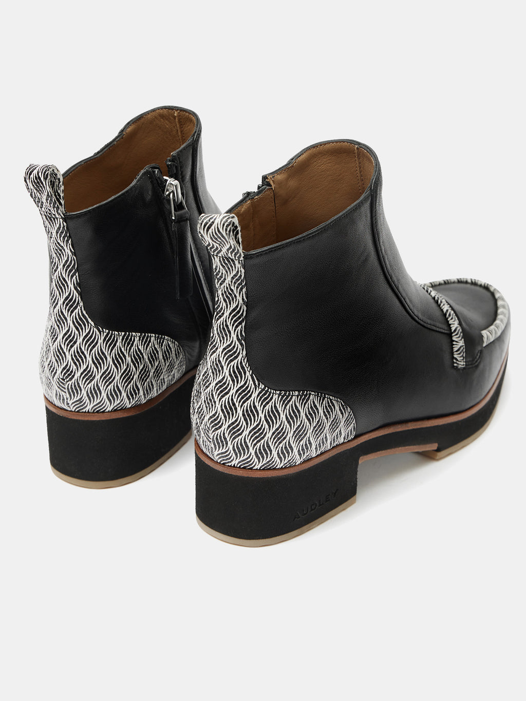 Stivaletti da donna in pelle con tacco medio. Miho