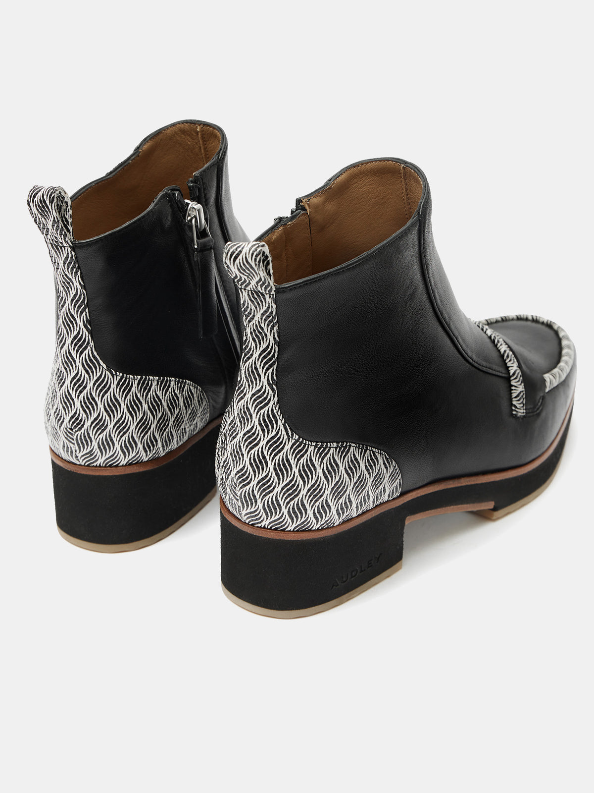 Stivaletti da donna in pelle con tacco medio. Miho