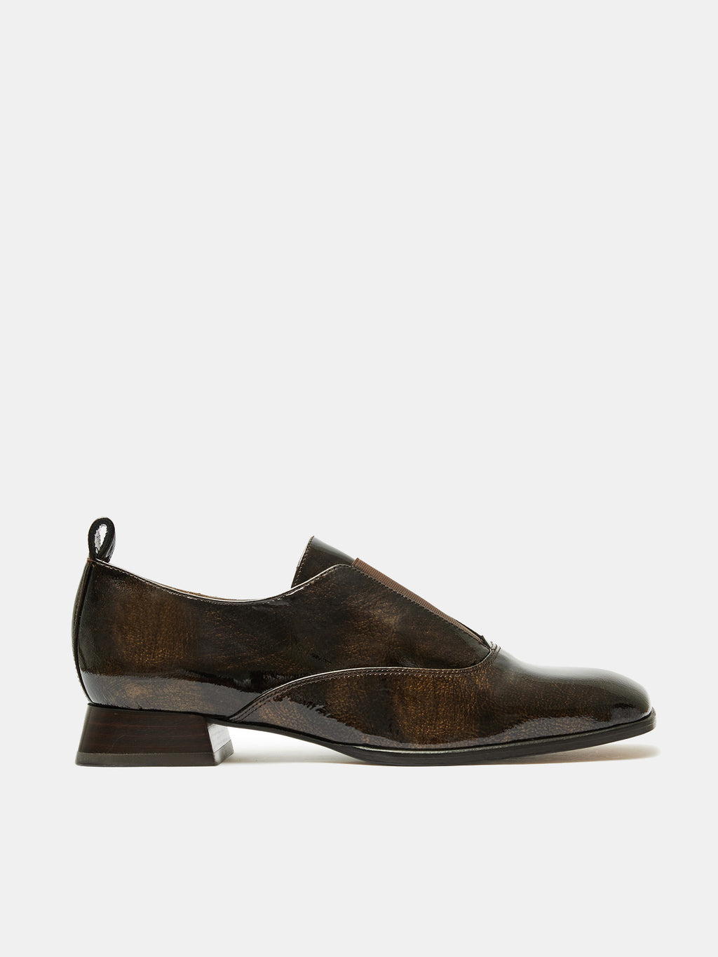 Scarpa da donna in pelle con tacco basso. Mavi