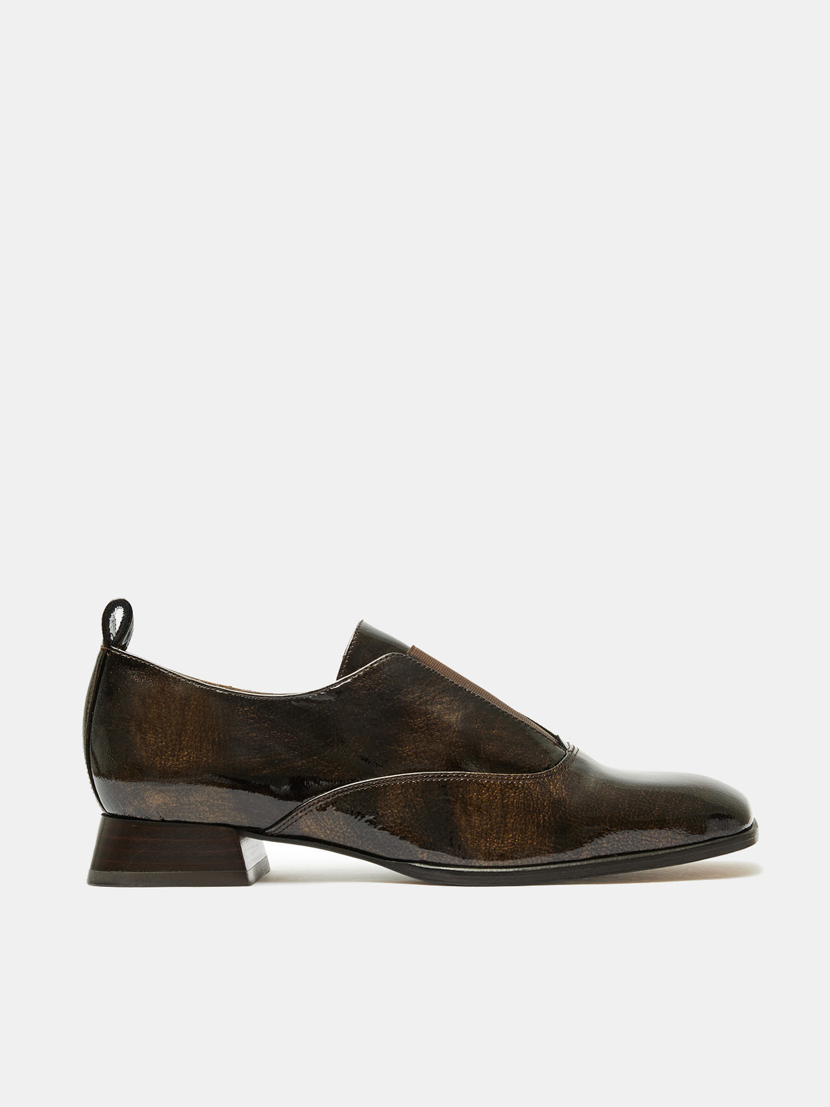 Scarpa da donna in pelle con tacco basso. Mavi