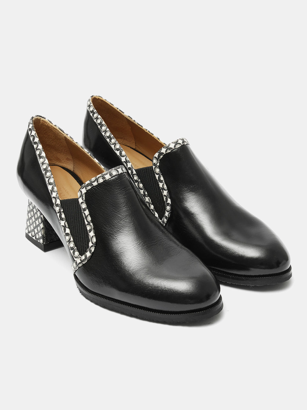Zapato de mujer en piel con tacón alto. Orinda