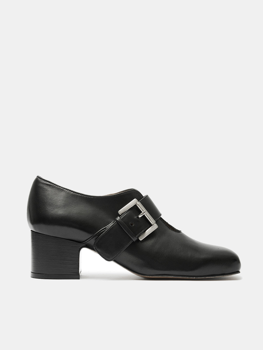 Scarpa da donna in pelle con tacco medio. Marga