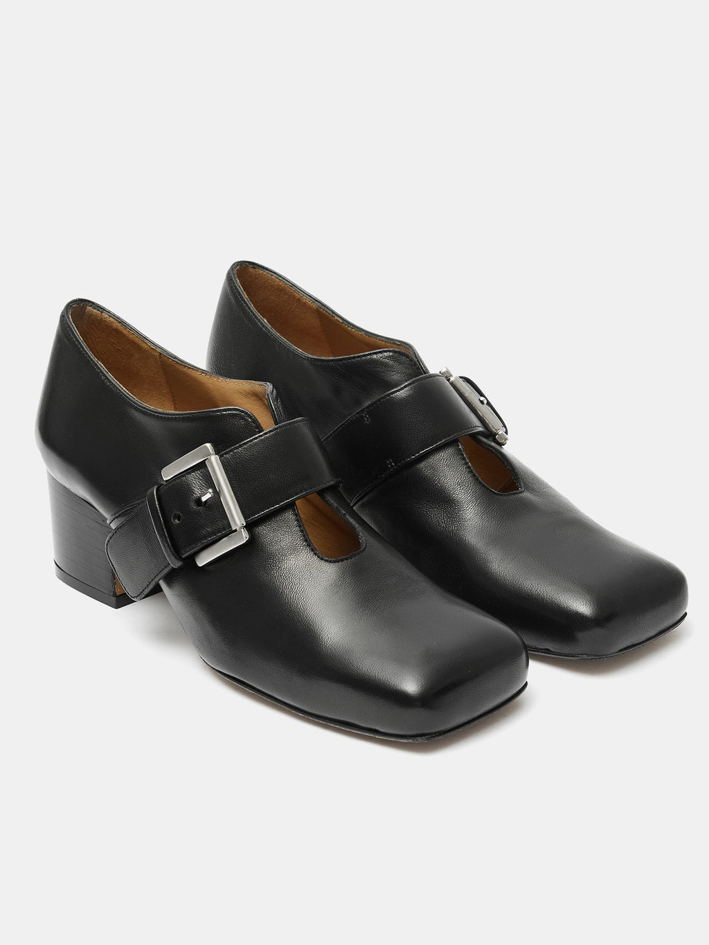 Scarpa da donna in pelle con tacco medio. Marga