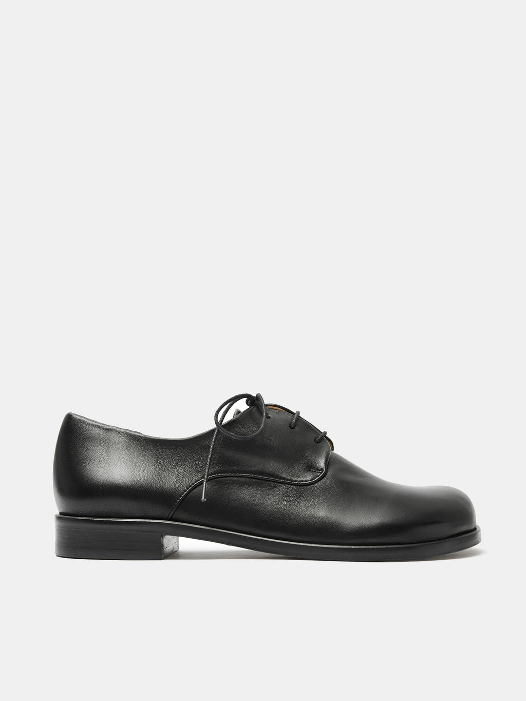Scarpa da donna in pelle con tacco basso. Orea
