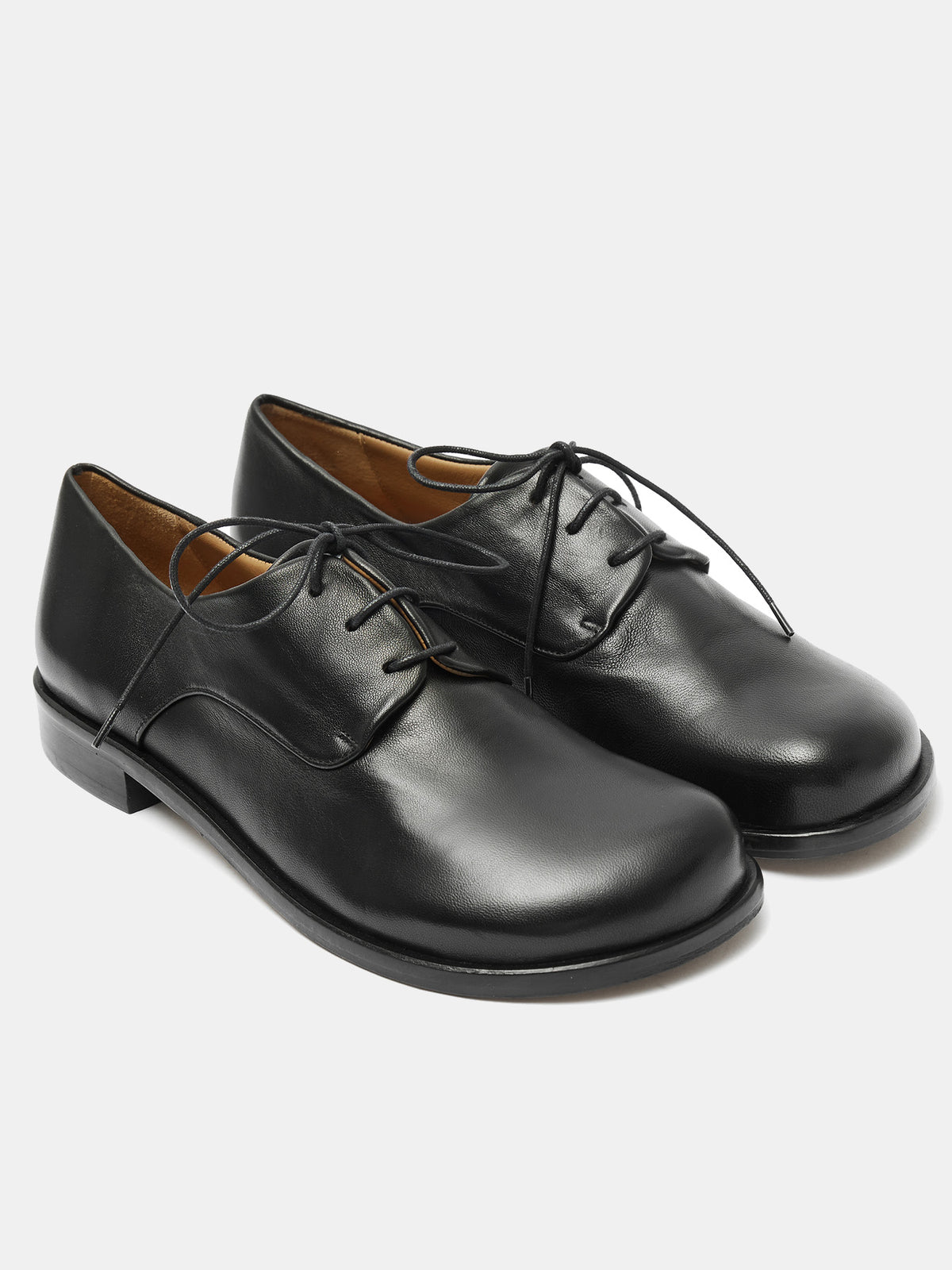 Scarpa da donna in pelle con tacco basso. Orea