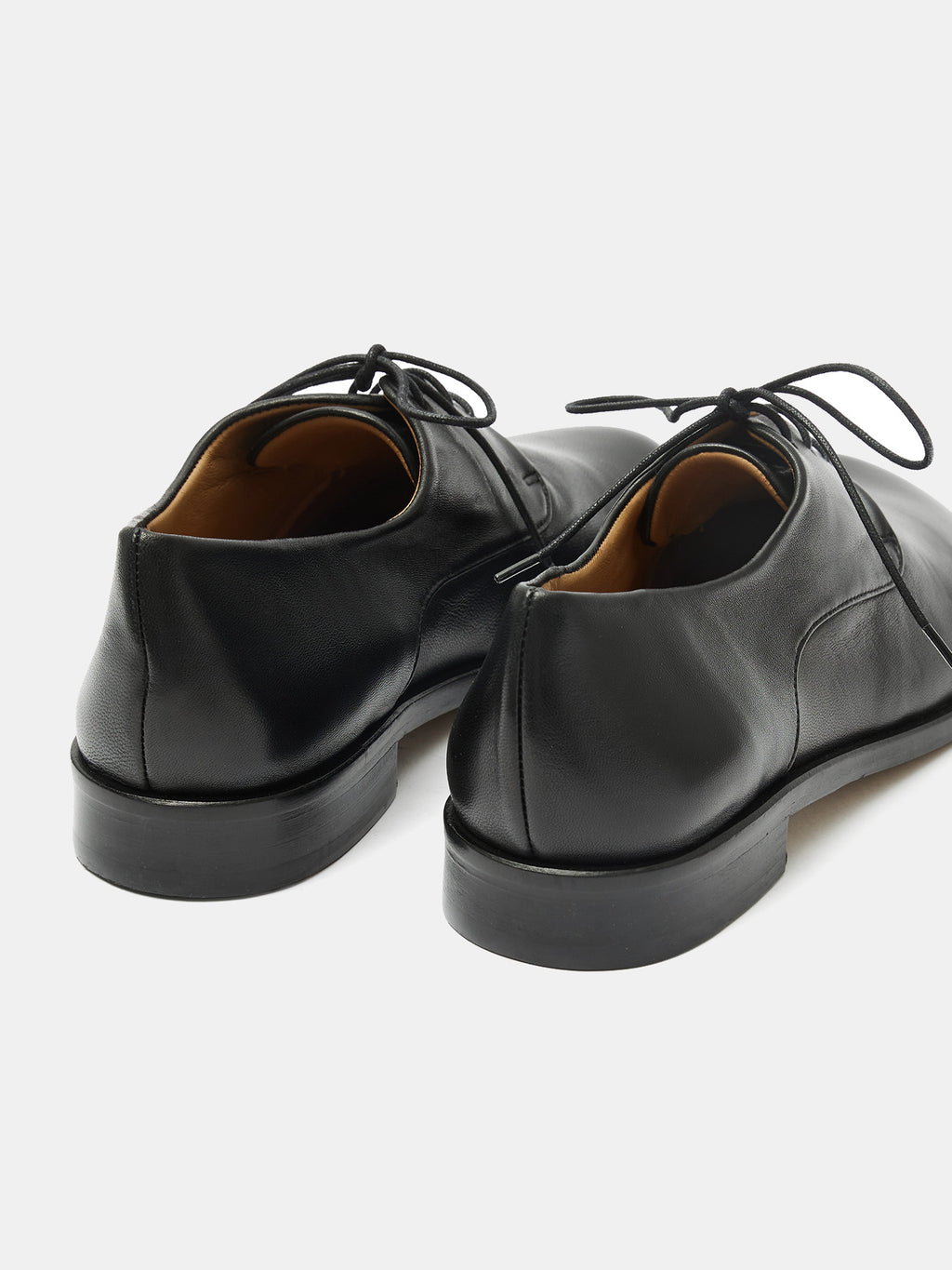 Scarpa da donna in pelle con tacco basso. Orea