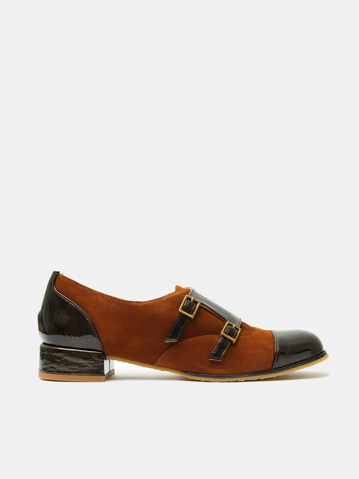 Zapato de mujer en piel con tacón bajo. Orli